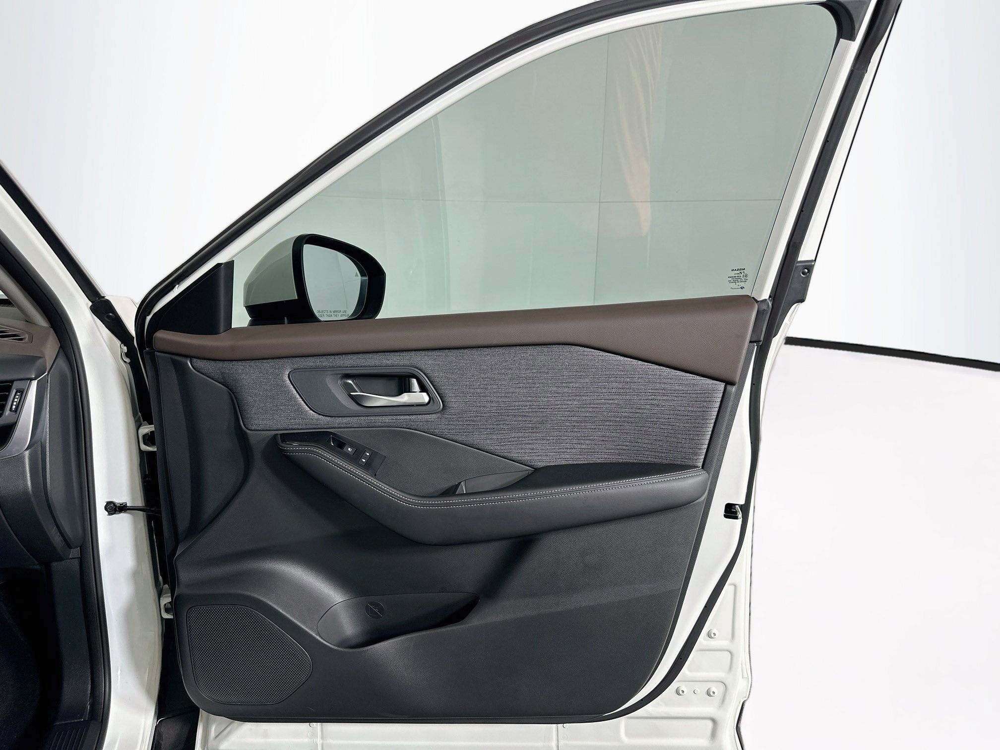 Used 2023 Nissan Rogue SV FWD image 32