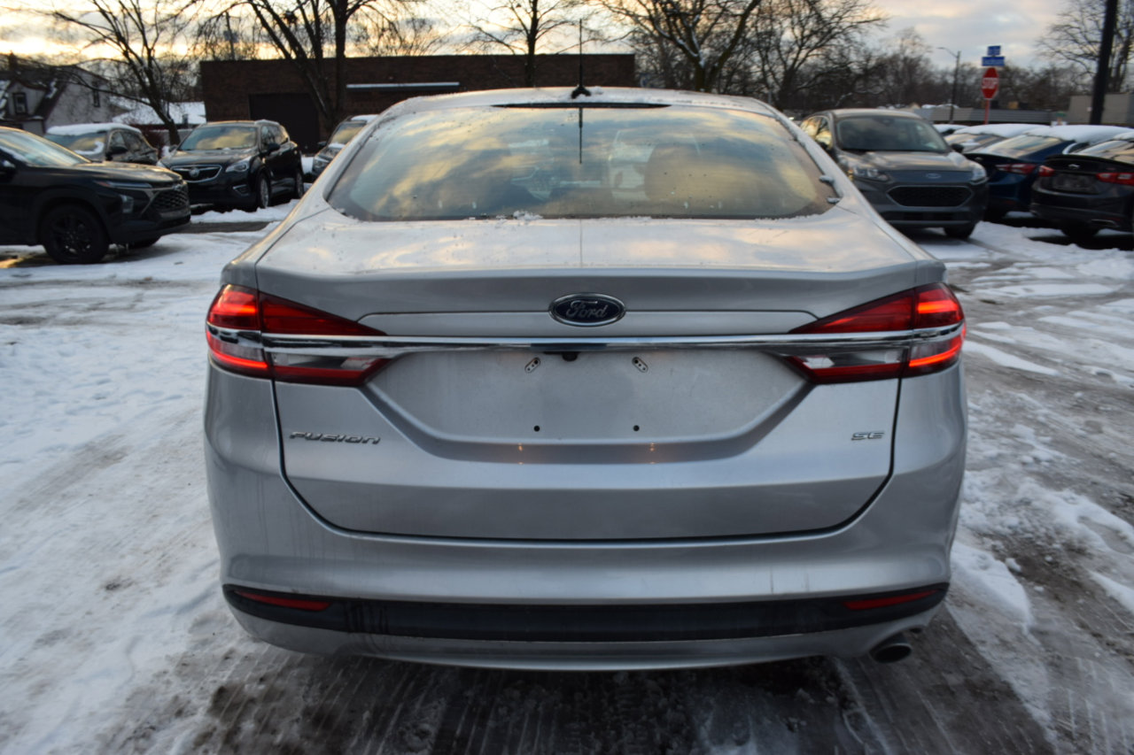 Used 2017 Ford Fusion SE image 6
