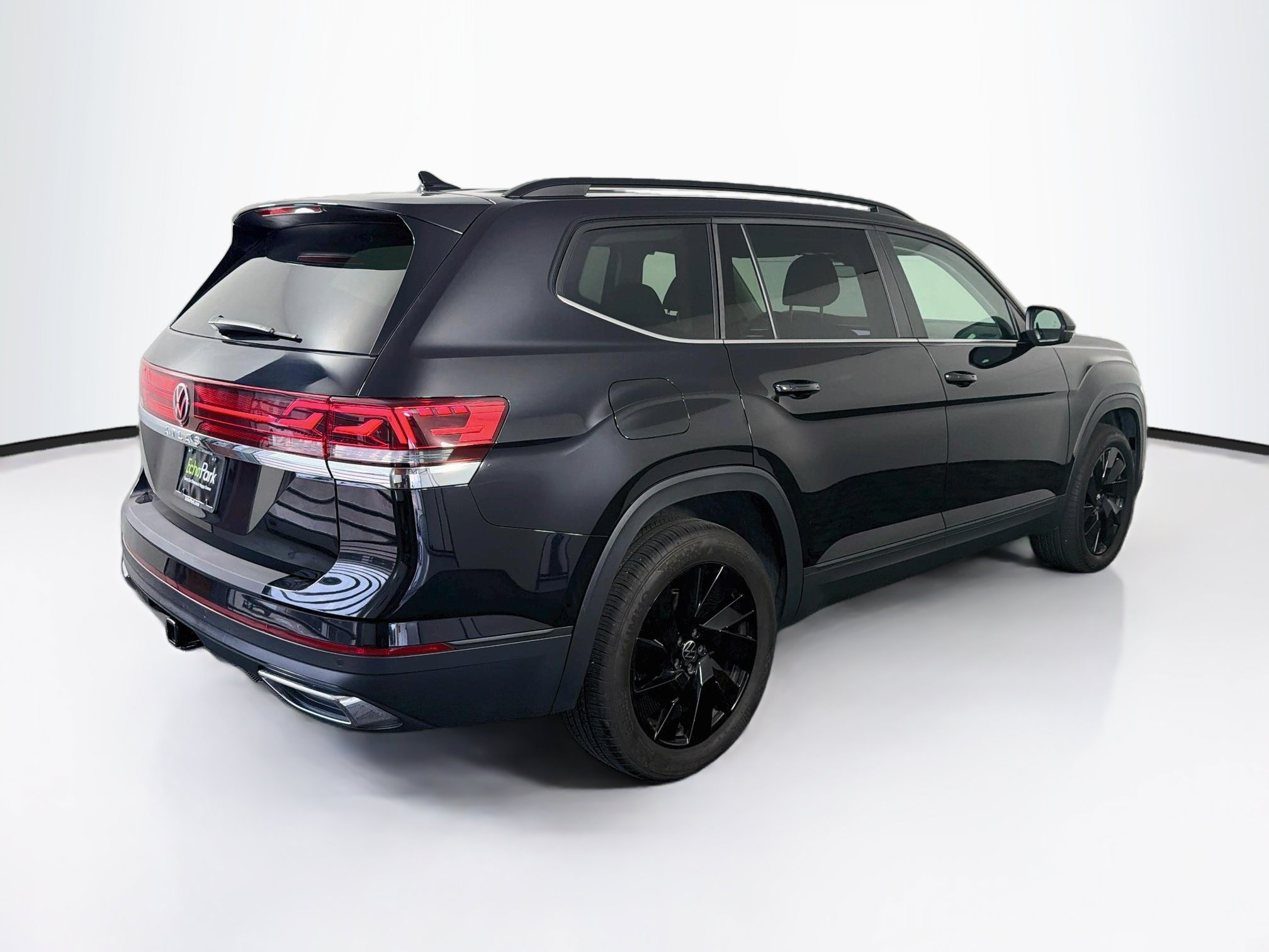 Used 2025 Volkswagen Atlas SE FWD image 9