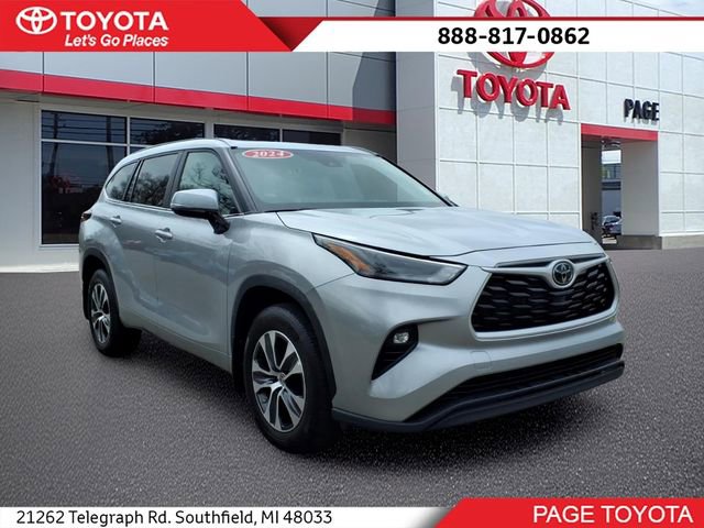 Certified 2024 Toyota Highlander XLE AWD/4WD image 1