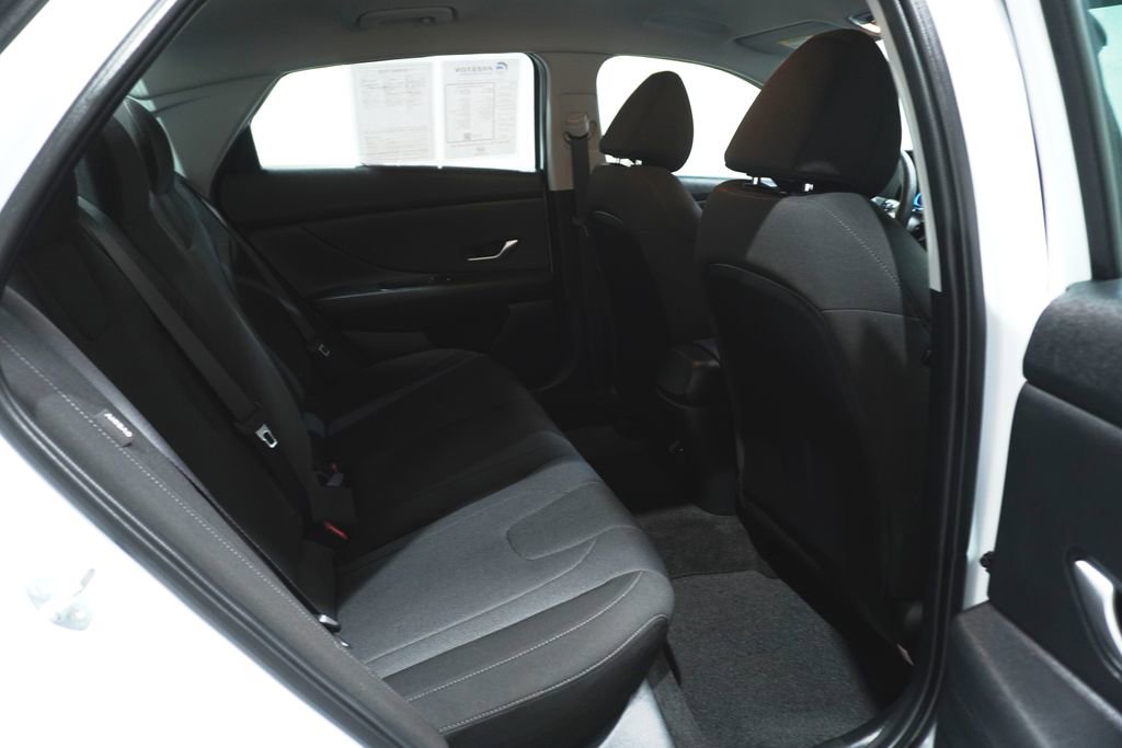 Certified 2025 Hyundai Elantra SE image 15