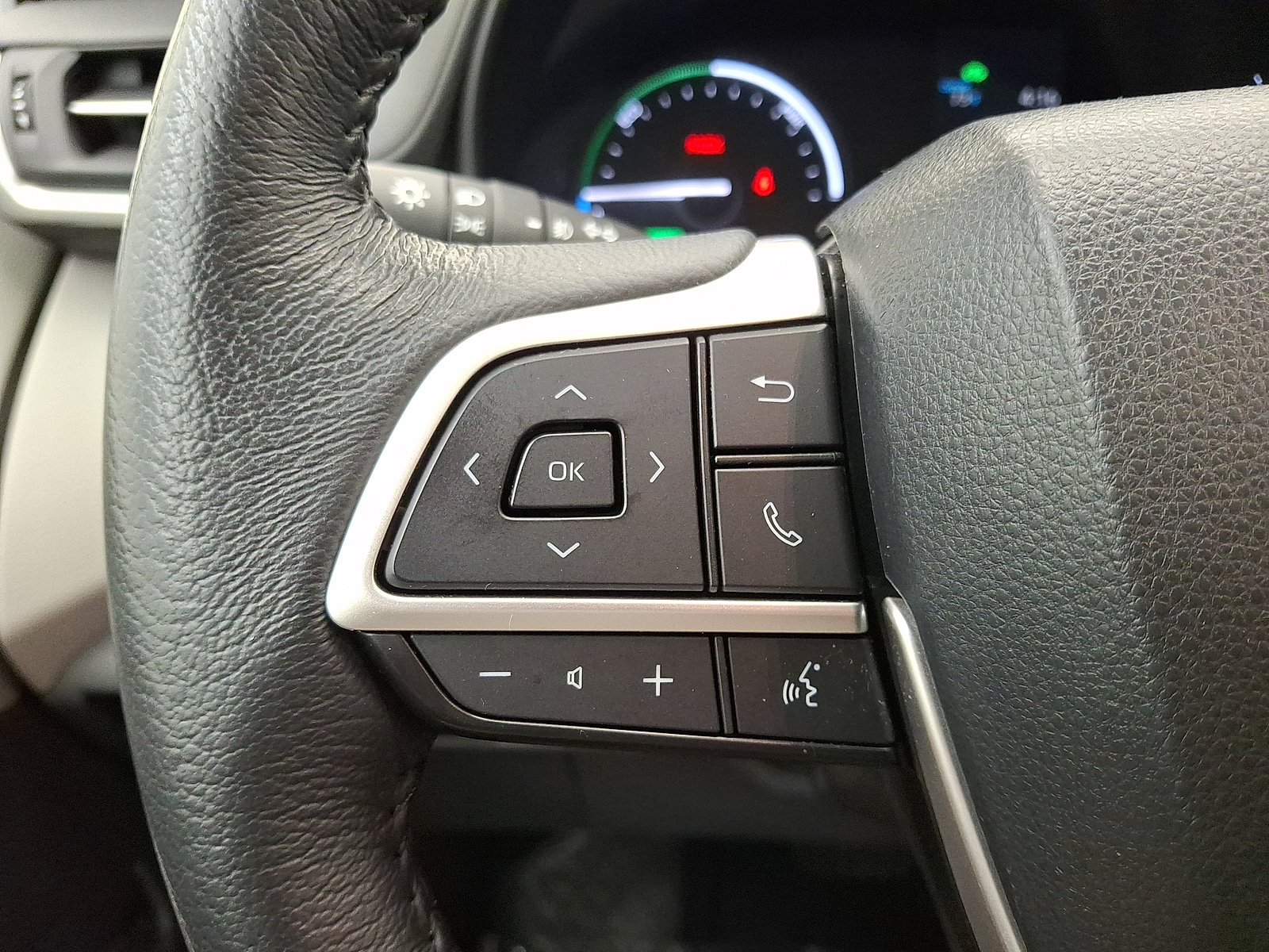 Certified 2024 Toyota Sienna XLE AWD/4WD image 12