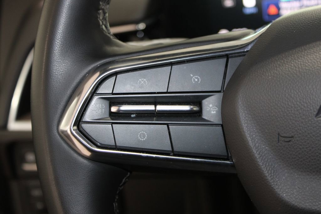 Used 2025 Chevrolet Suburban Z71 image 13