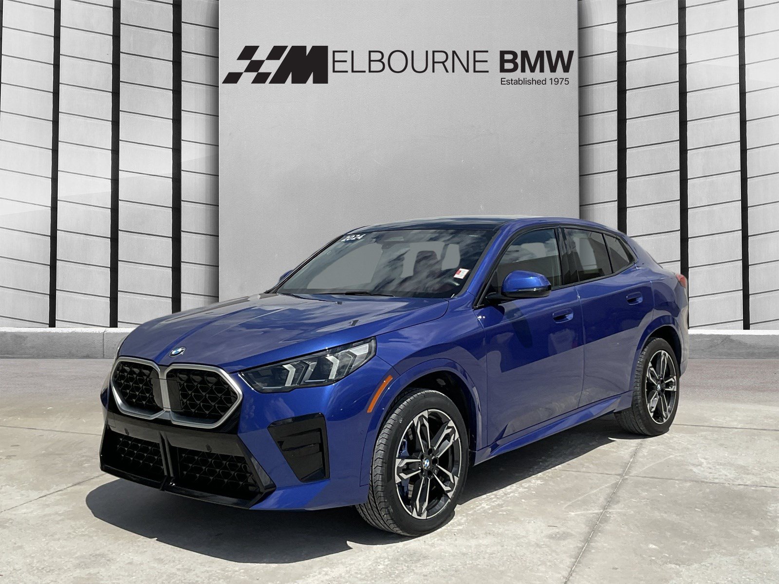 Used 2024 BMW X2 xDrive28i w/ M Sport Package AWD/4WD image 3