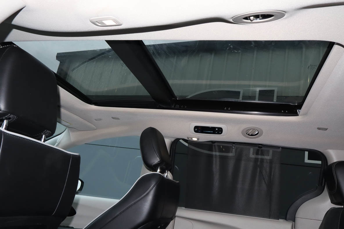 Used 2023 Chrysler Pacifica Limited FWD image 9