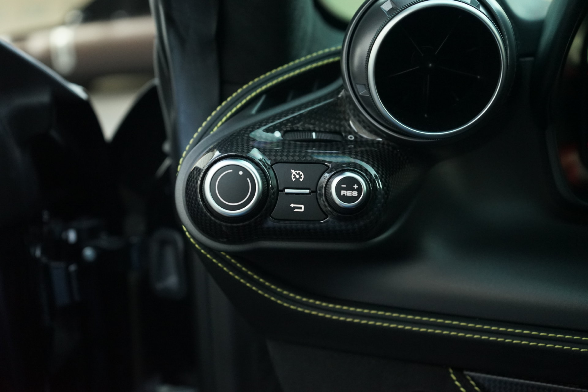 Used 2020 Ferrari F8 Tributo RWD image 18