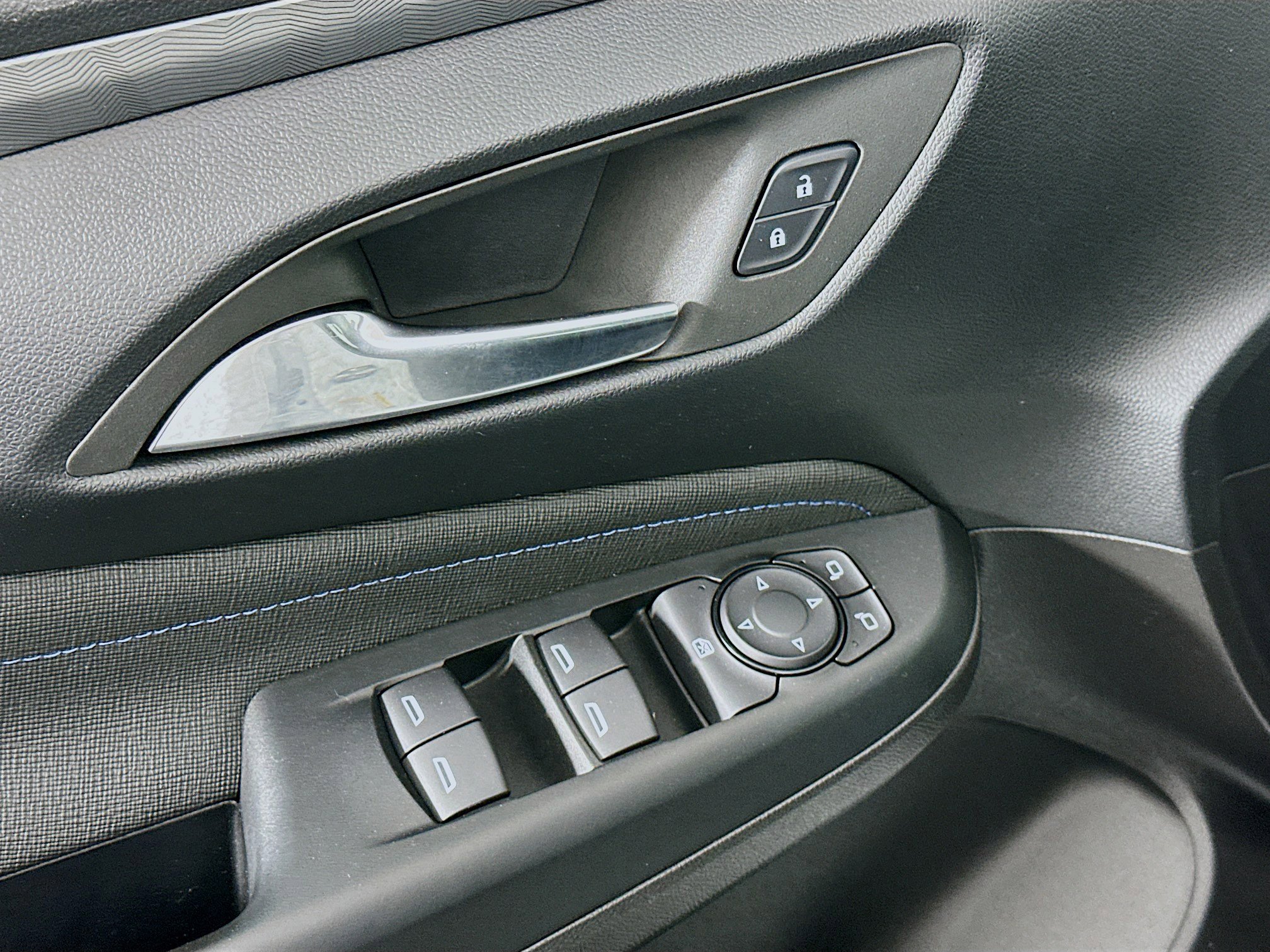 Used 2025 Buick Envista Sport Touring image 15