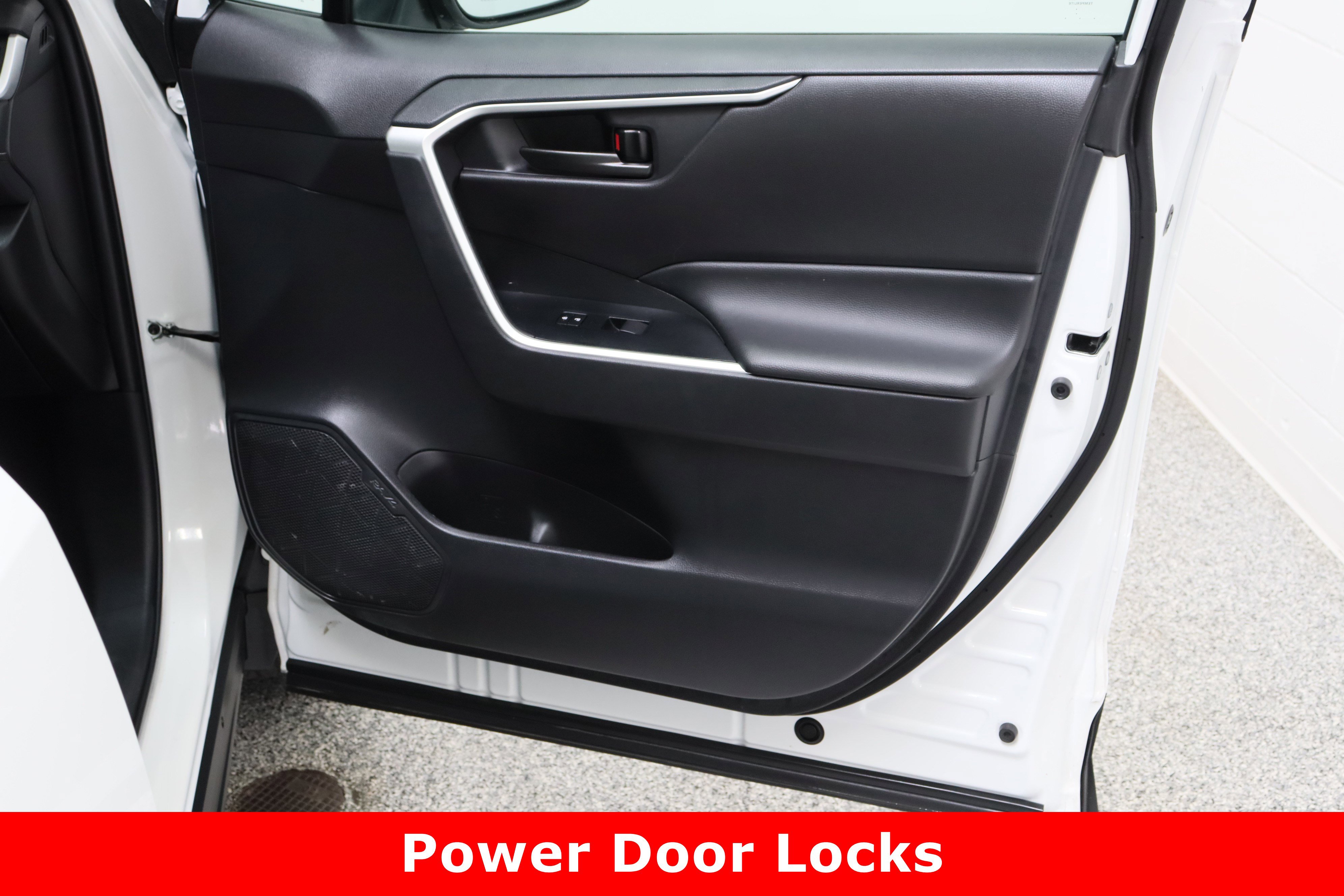 Used 2024 Toyota RAV4 LE image 31