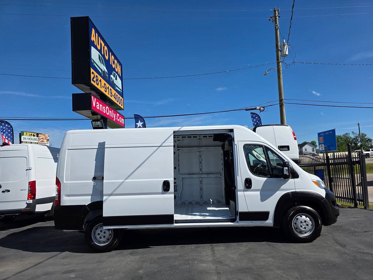 Used 2023 RAM ProMaster 2500 FWD image 5
