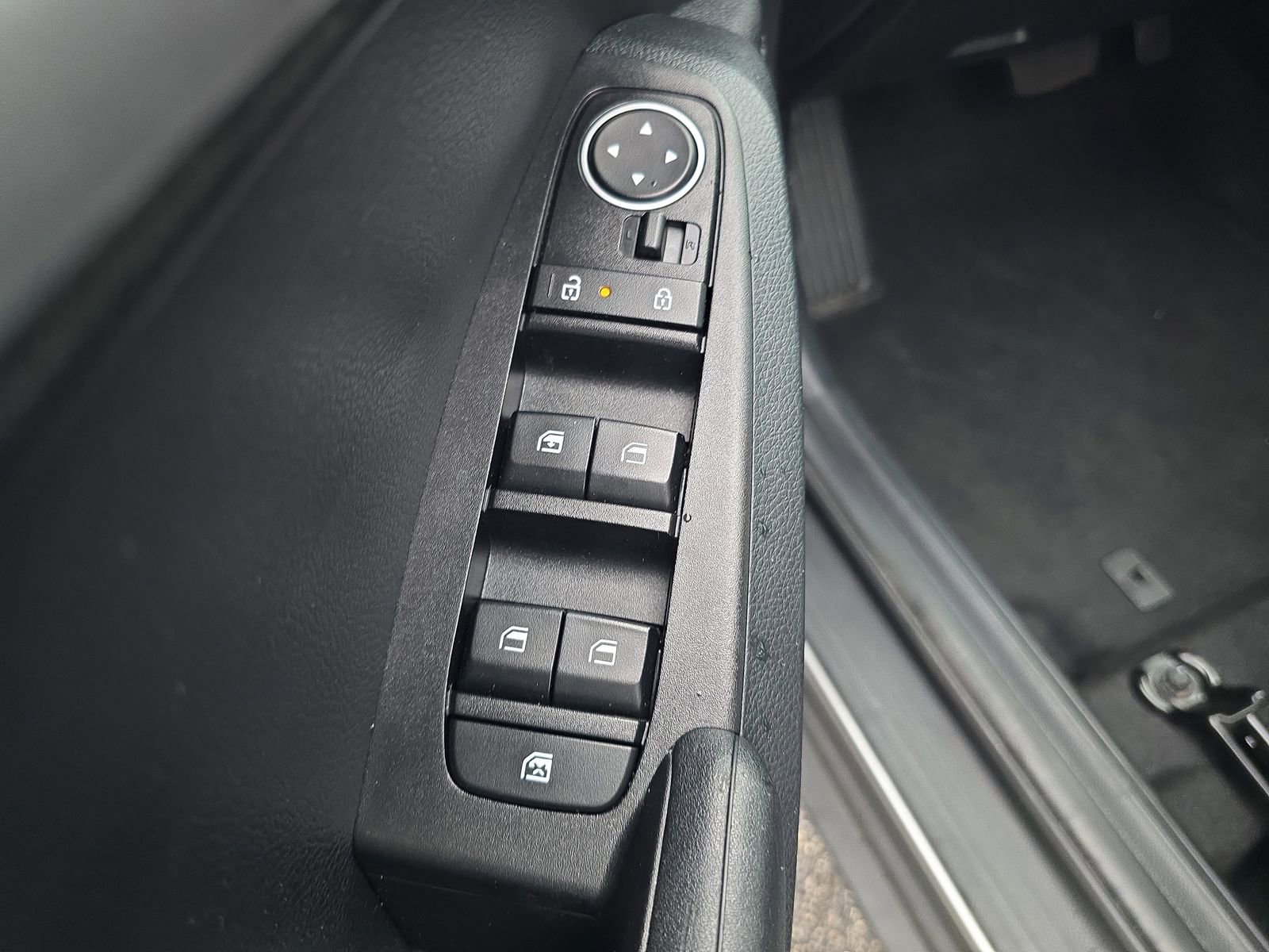 Used 2025 Kia Seltos LX AWD/4WD image 13