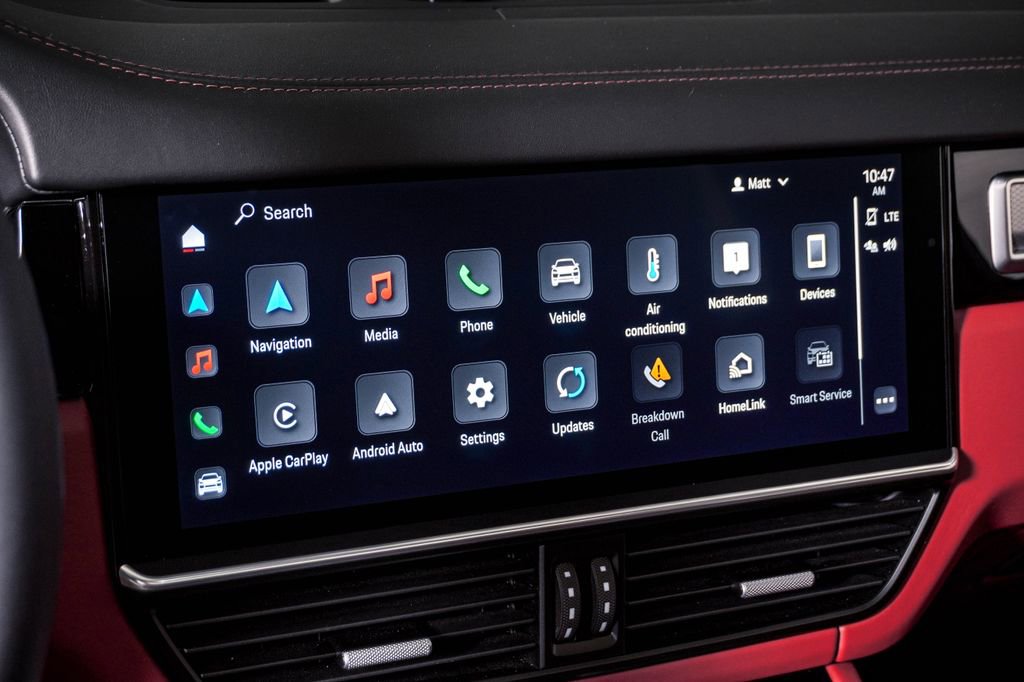 Certified 2023 Porsche Cayenne Platinum Edition image 22