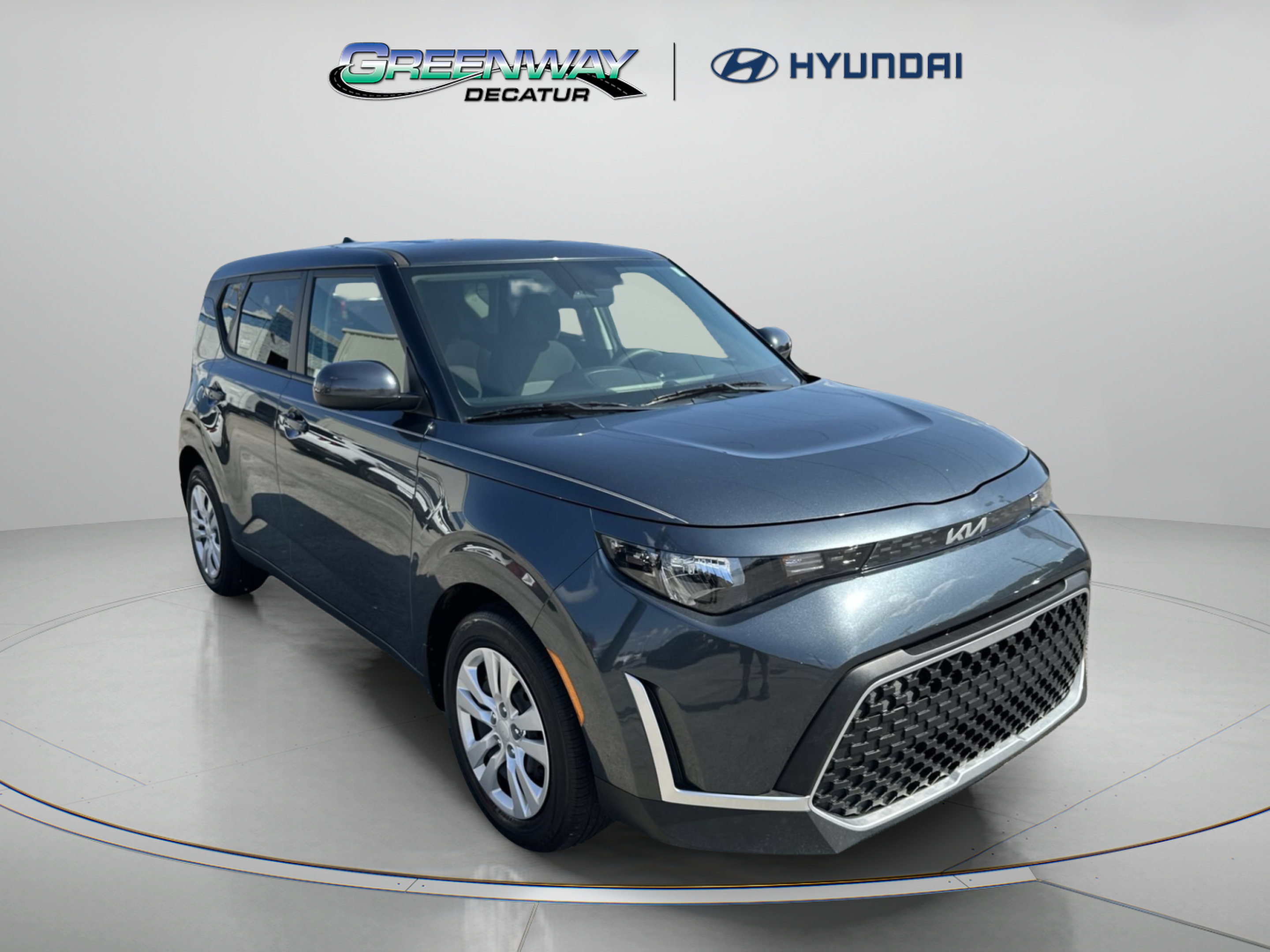 Used 2025 Kia Soul LX FWD image 2