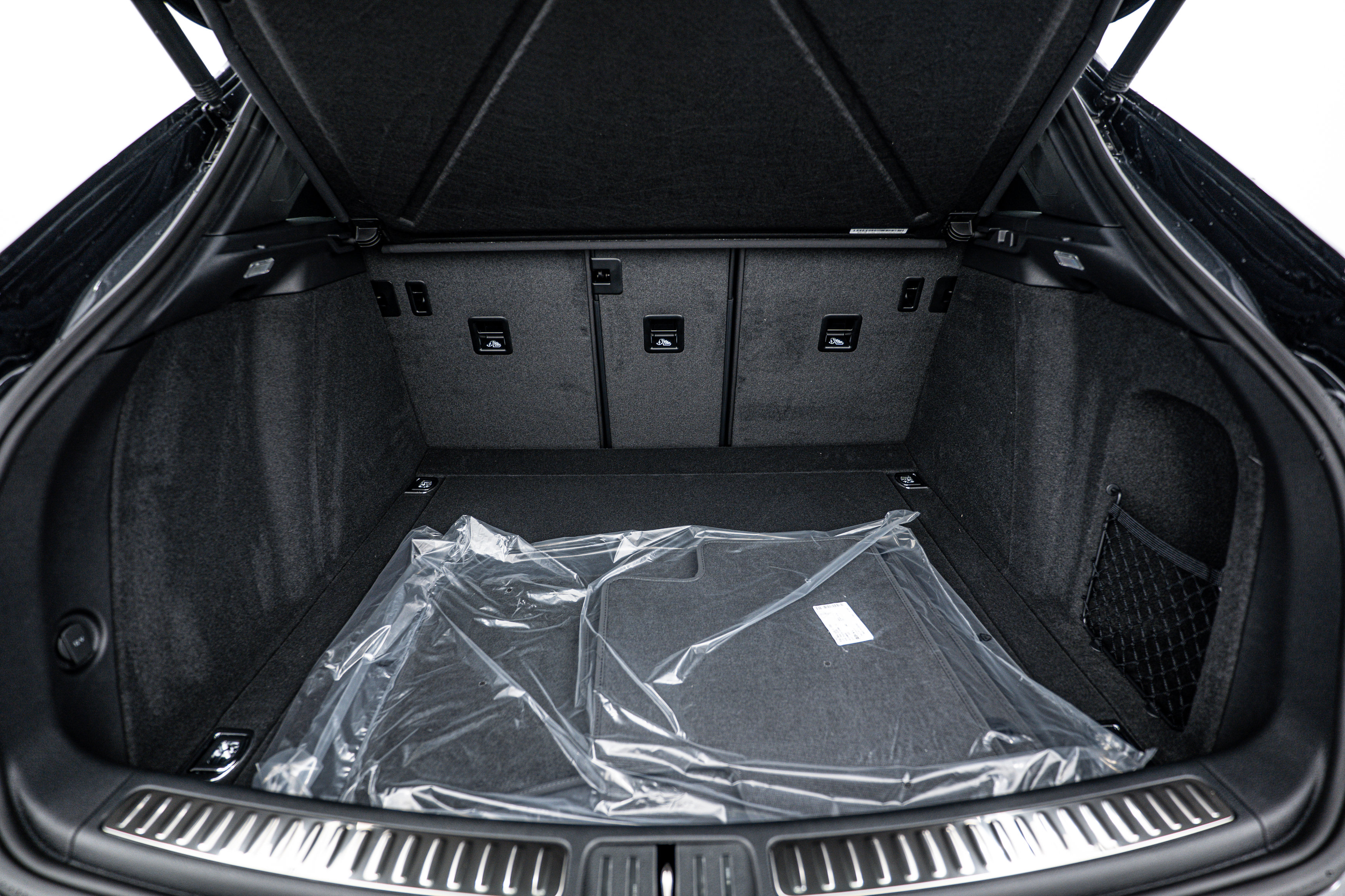 New 2025 Porsche Macan image 24