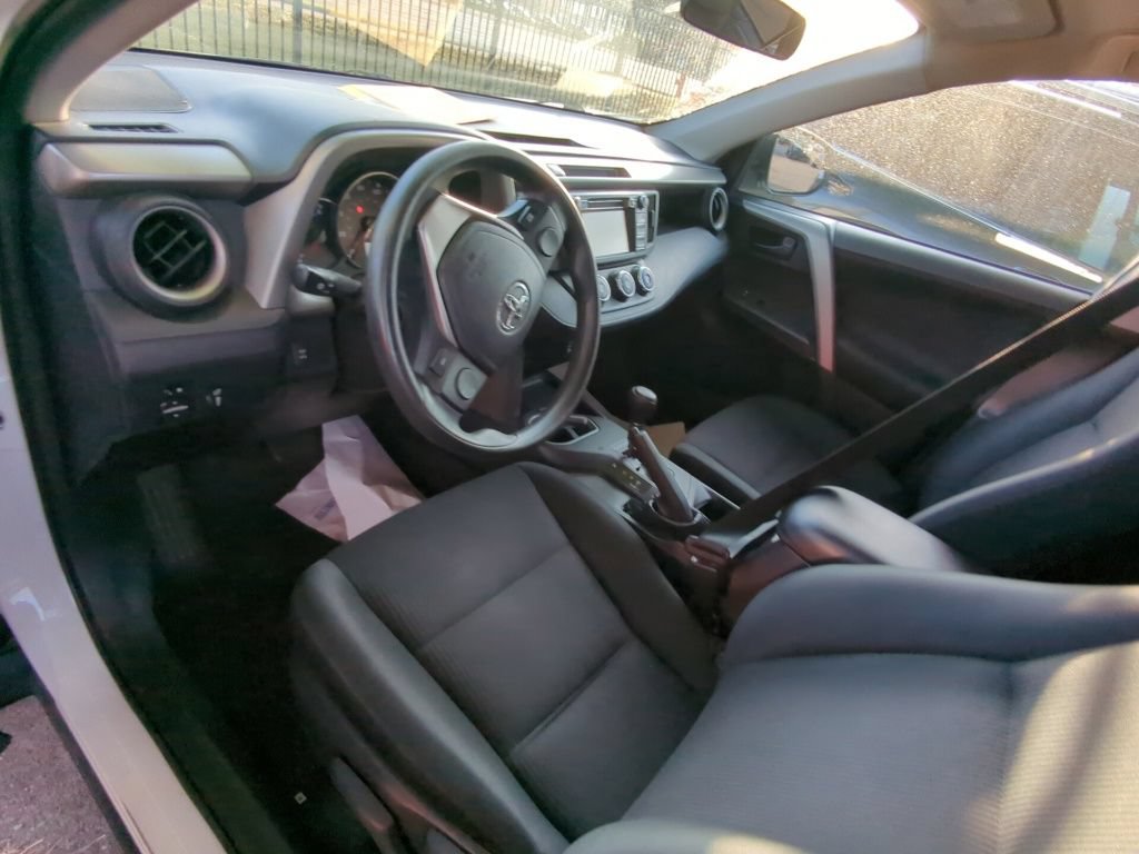 Used 2016 Toyota RAV4 LE AWD/4WD image 7