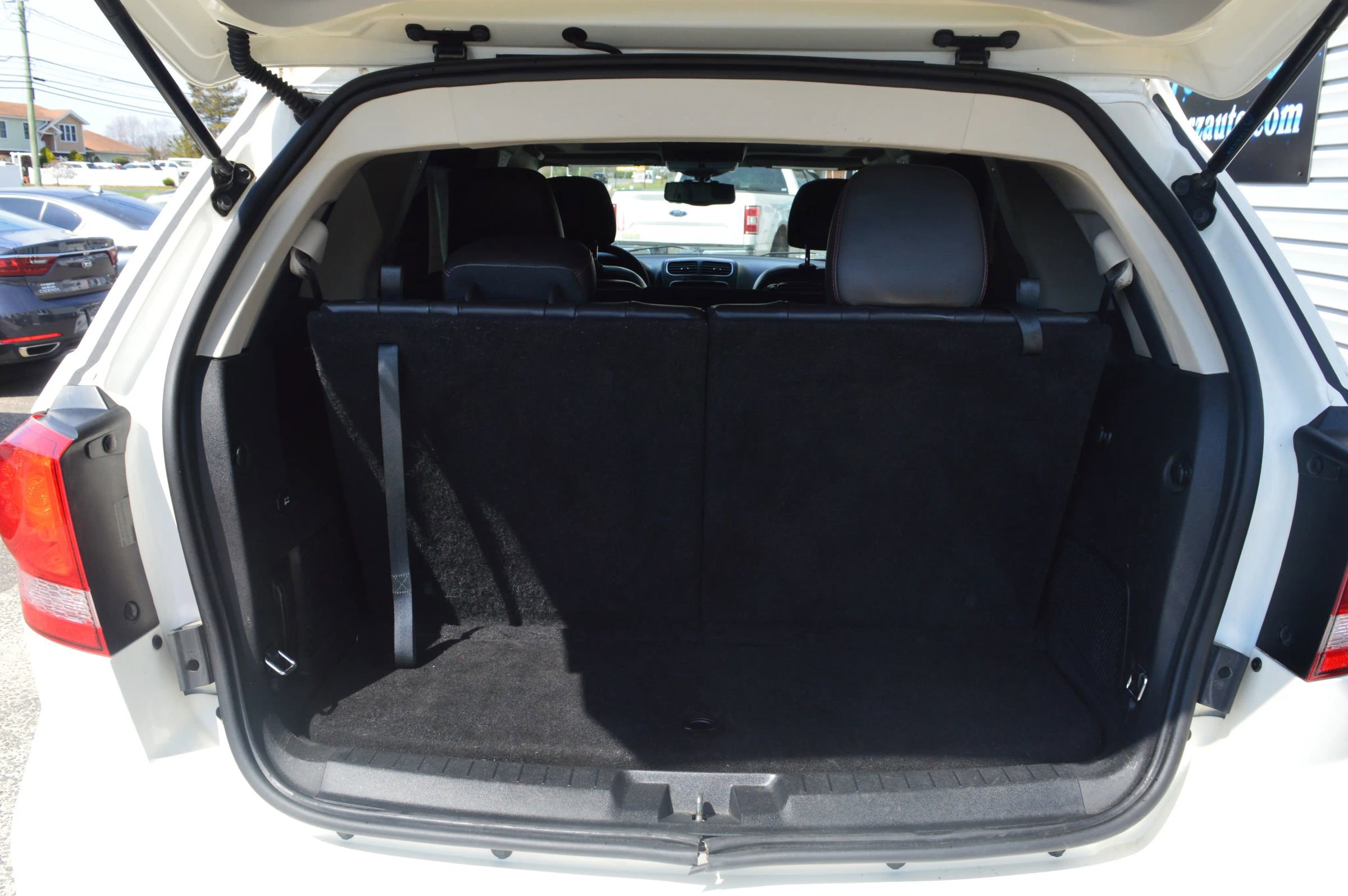 Used 2015 Dodge Journey R/T w/ Flexible Seating Group image 9