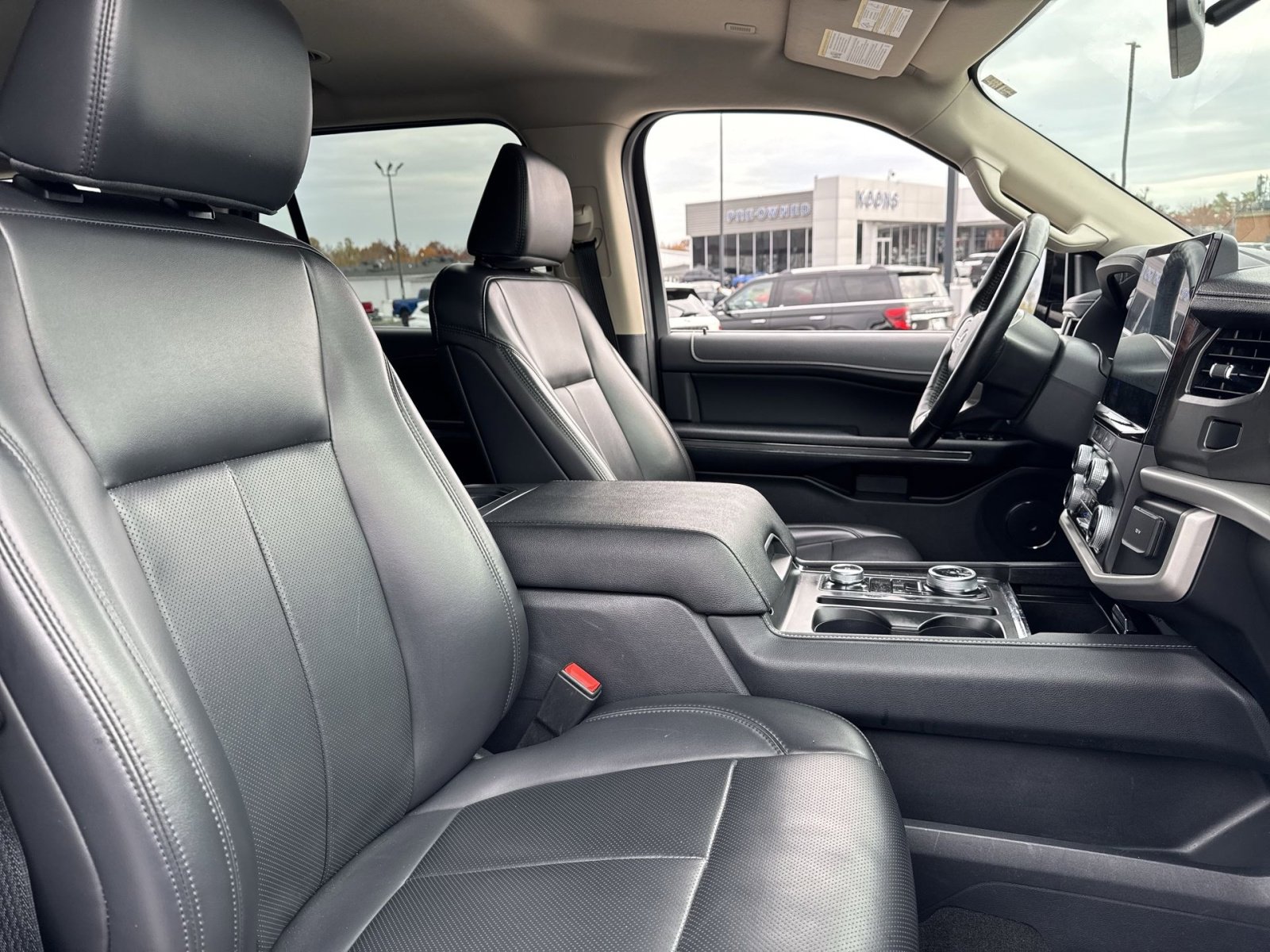 Used 2024 Ford Expedition Max XLT image 27