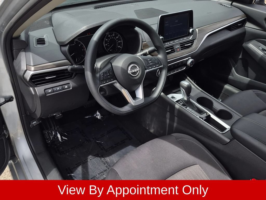 Used 2025 Nissan Altima 2.5 SV FWD image 11