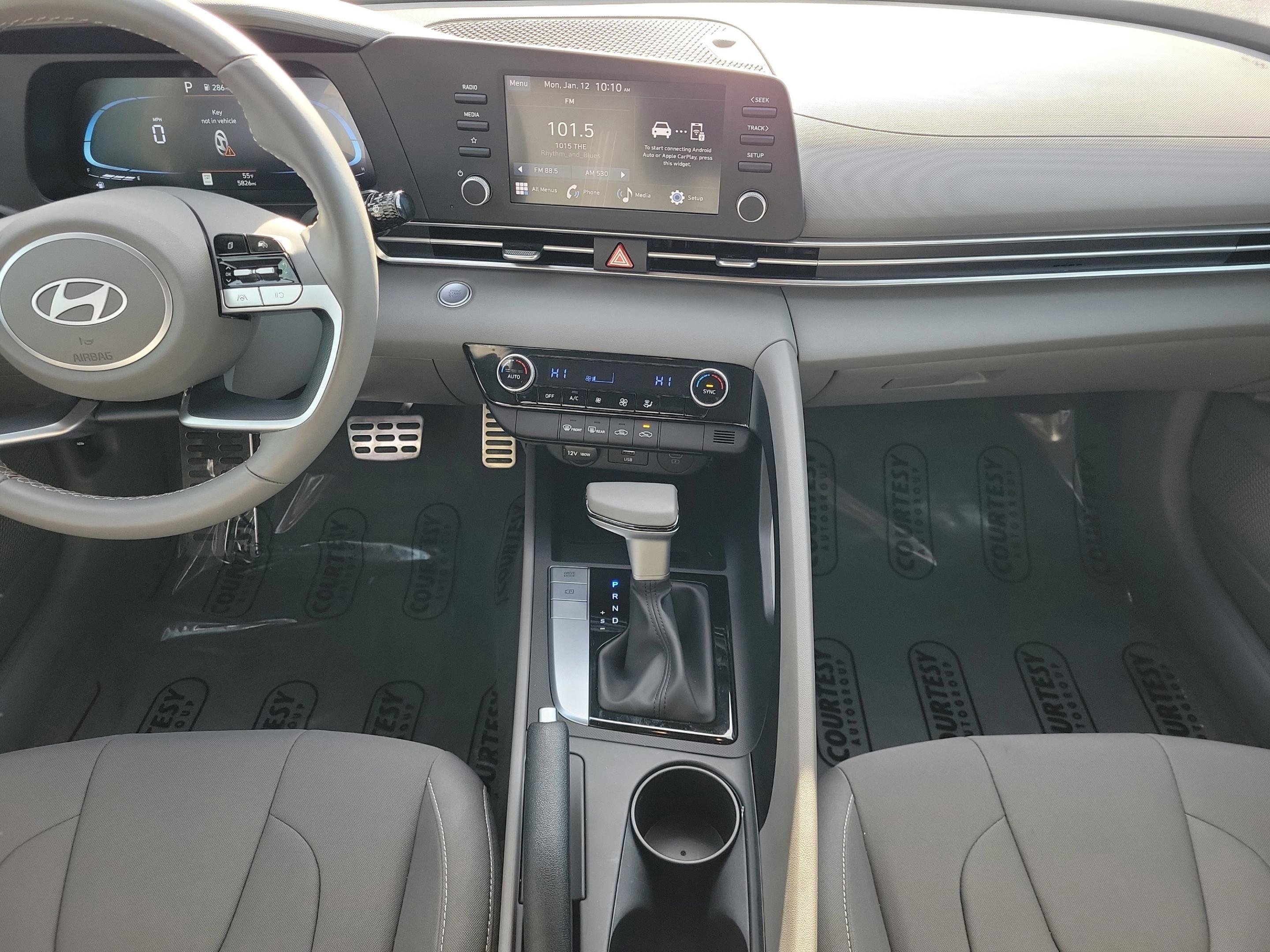 Used 2025 Hyundai Elantra Sport image 11