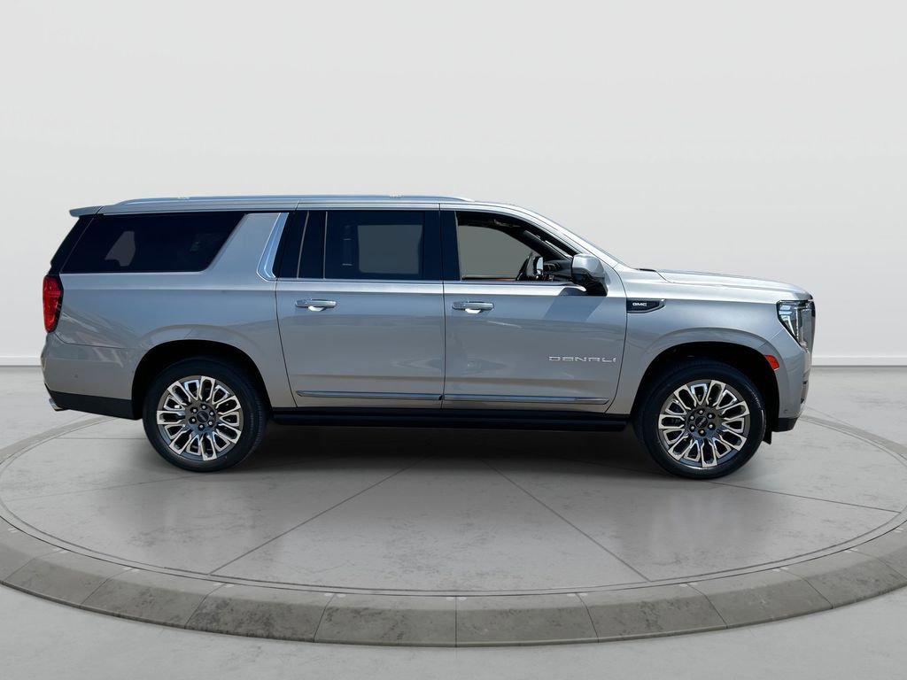 Used 2024 GMC Yukon XL Denali Ultimate AWD/4WD image 9