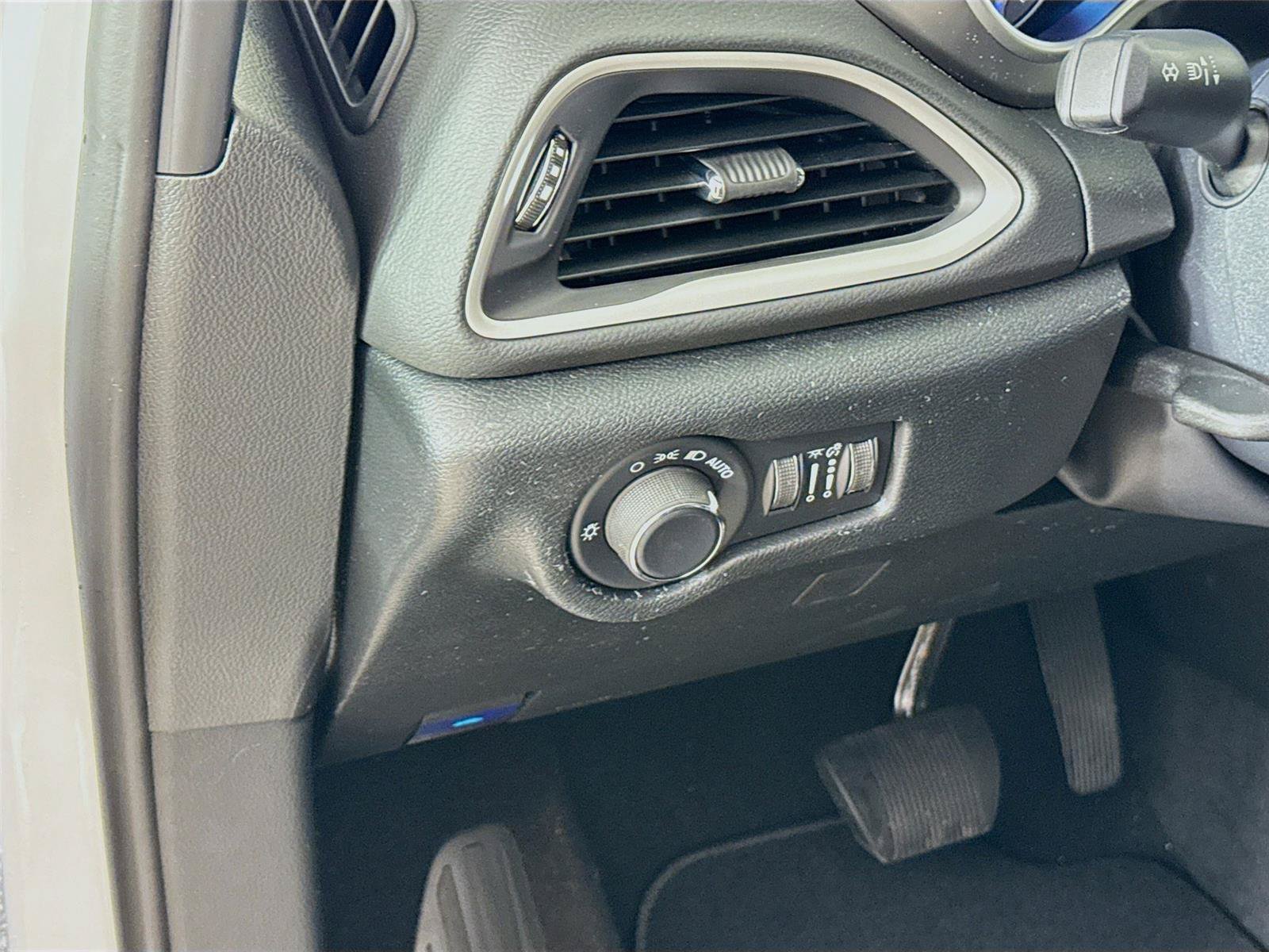 New 2027 Chrysler Pacifica LX FWD image 14
