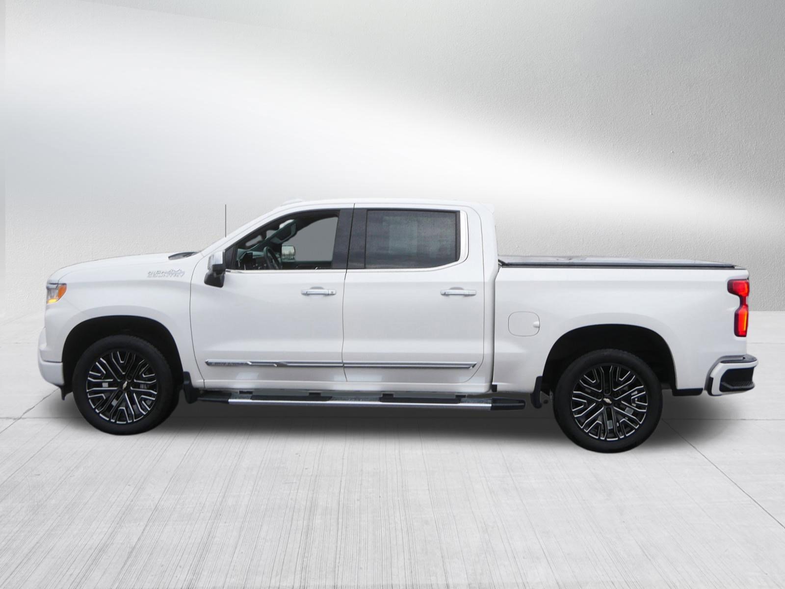 Used 2023 Chevrolet Silverado 1500 High Country w/ High Country Premium Package image 4