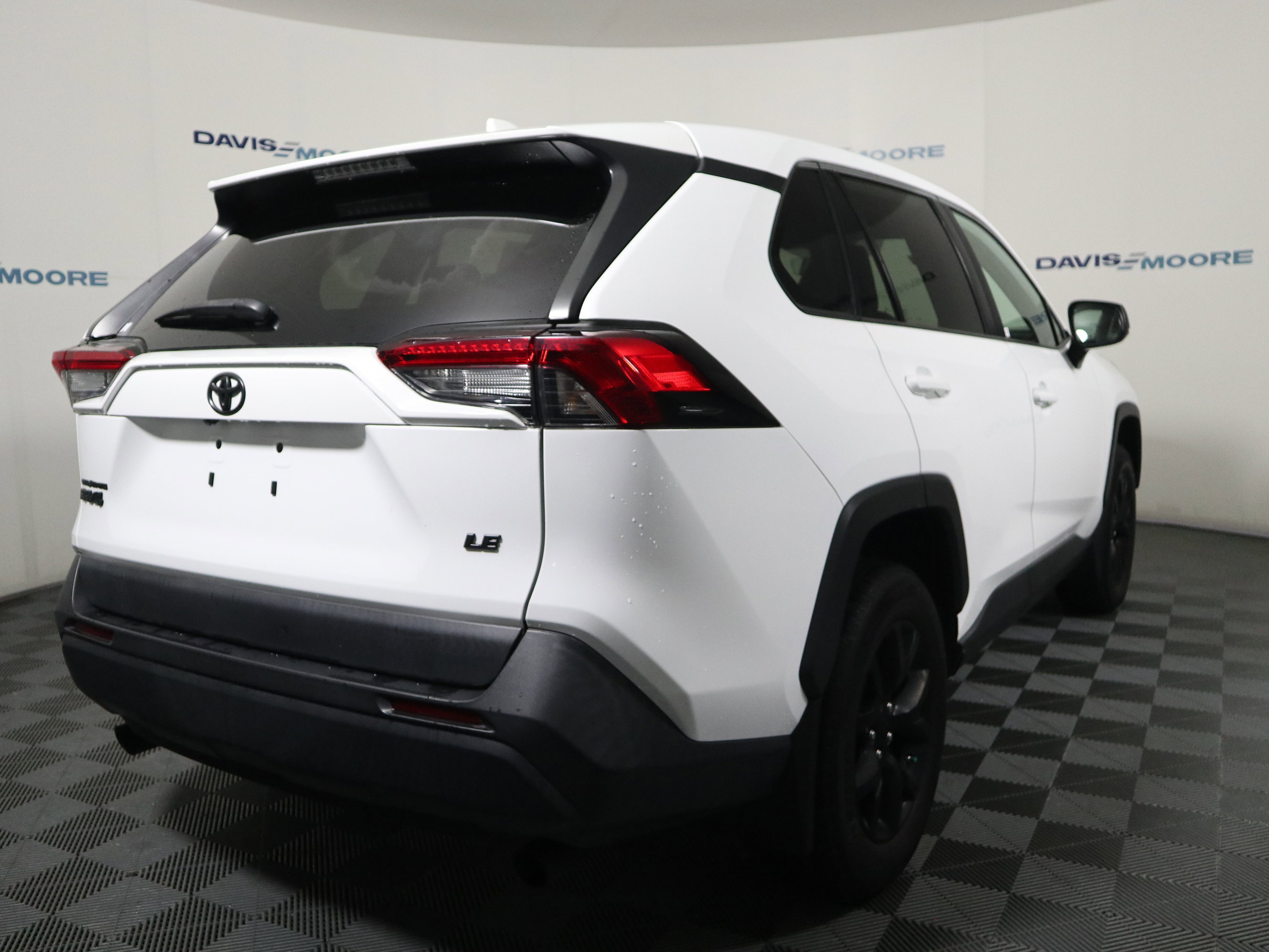 Used 2022 Toyota RAV4 LE image 5