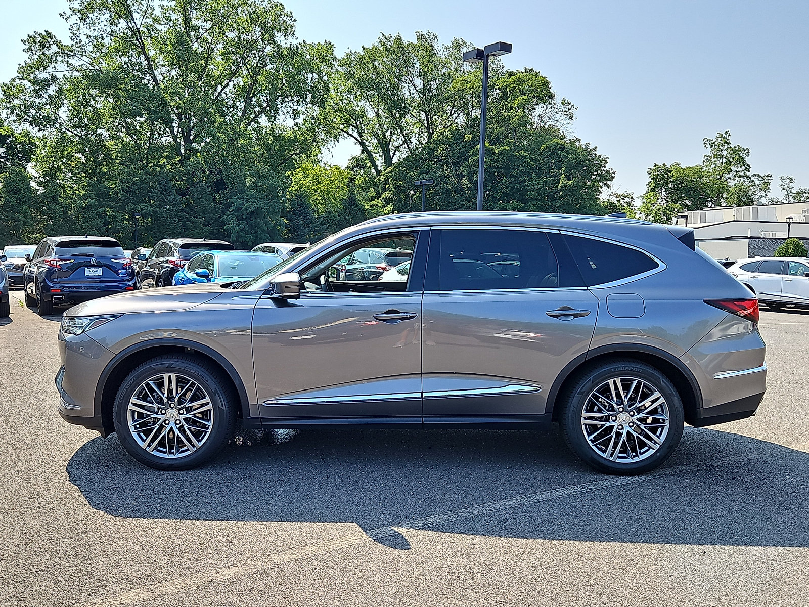 Certified 2023 Acura MDX SH-AWD w/ Advance Package image 4