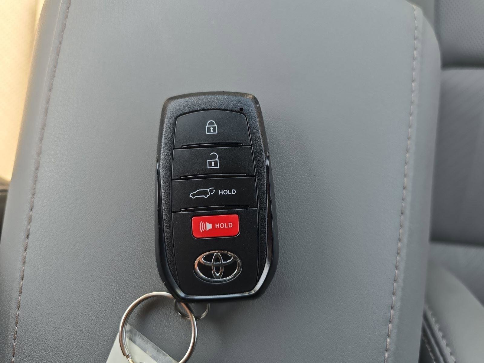 Used 2023 Toyota Venza Limited AWD/4WD image 12