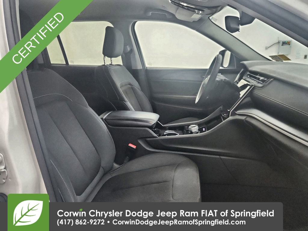 Certified 2023 Jeep Grand Cherokee Laredo image 32