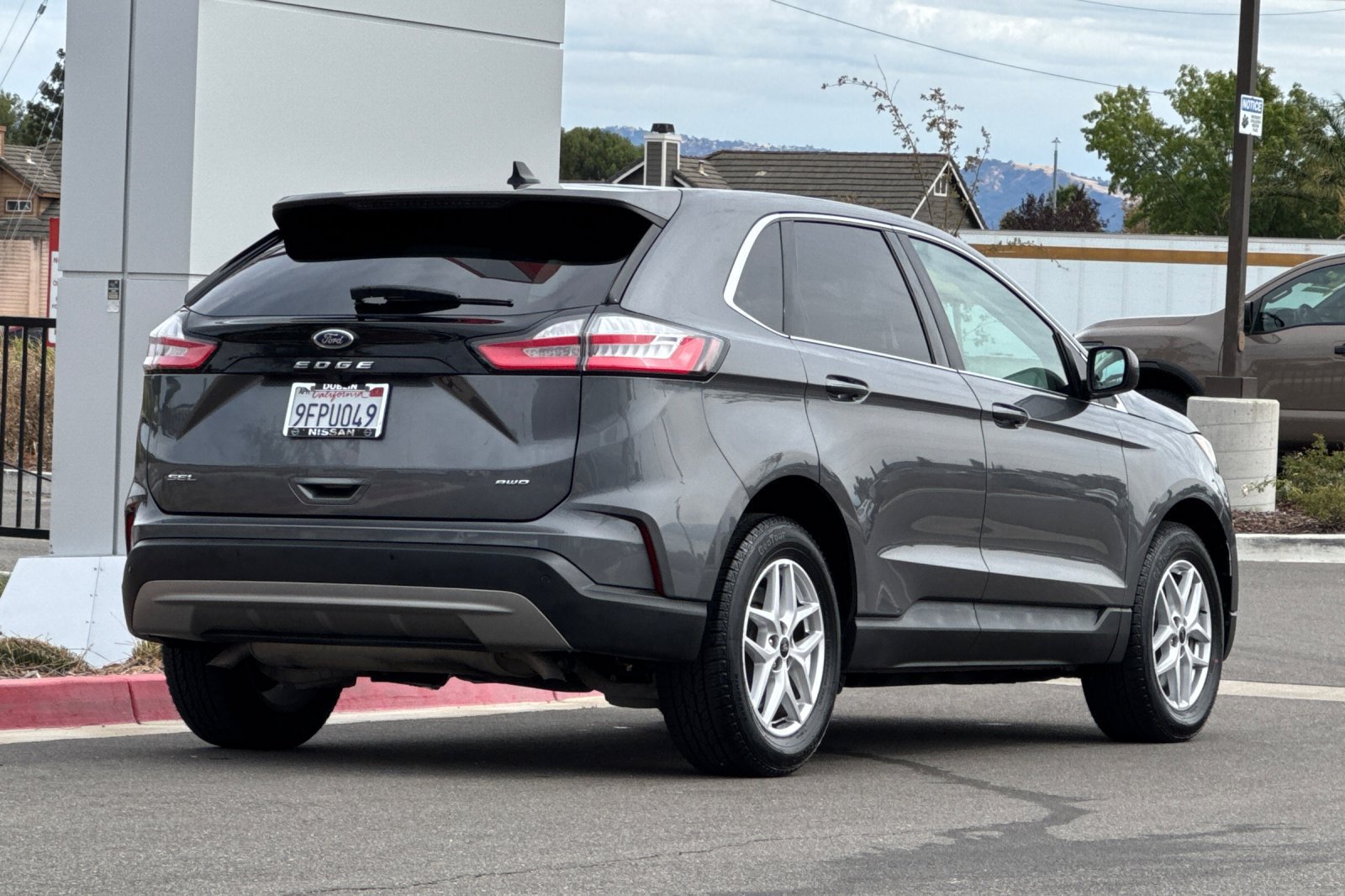 Used 2023 Ford Edge SEL w/ Convenience Package AWD/4WD image 4