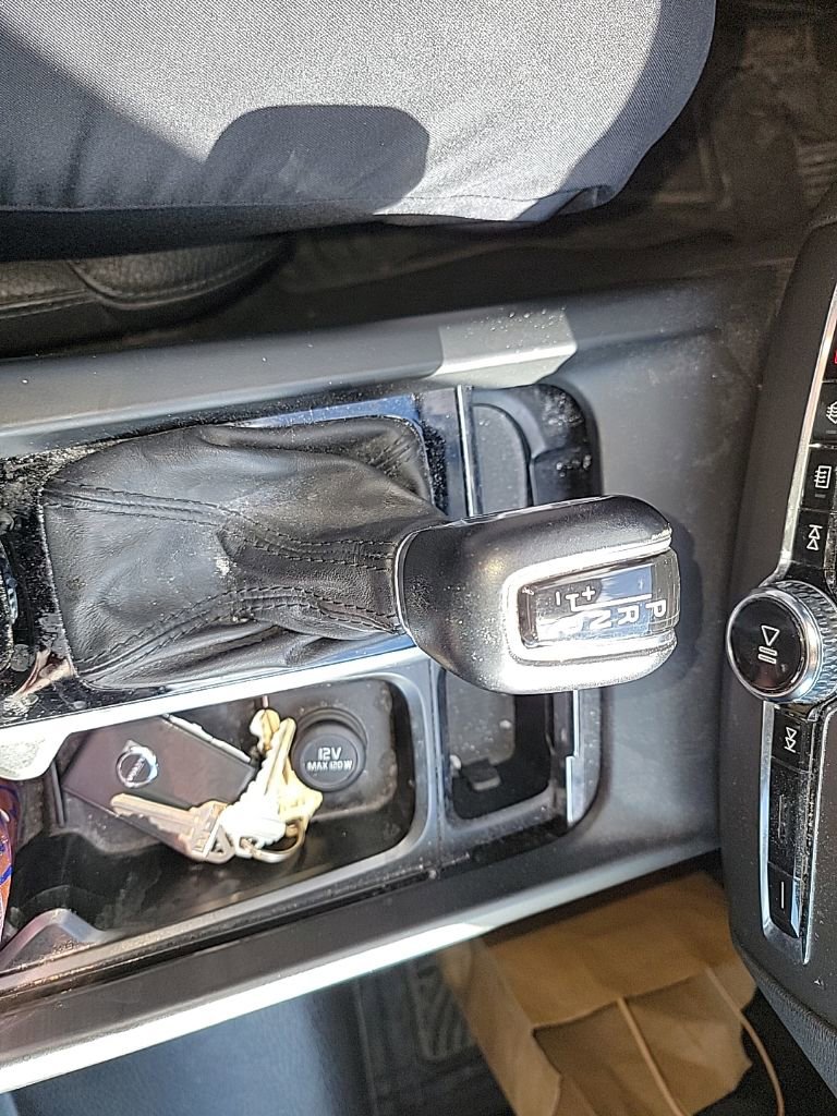 Used 2019 Volvo XC60 T6 Momentum w/ Multimedia Package image 35