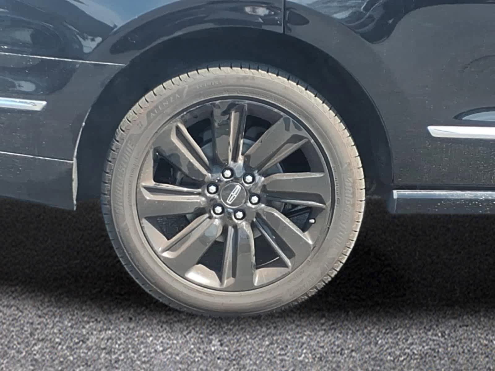 Used 2023 Lincoln Navigator Reserve AWD/4WD image 3