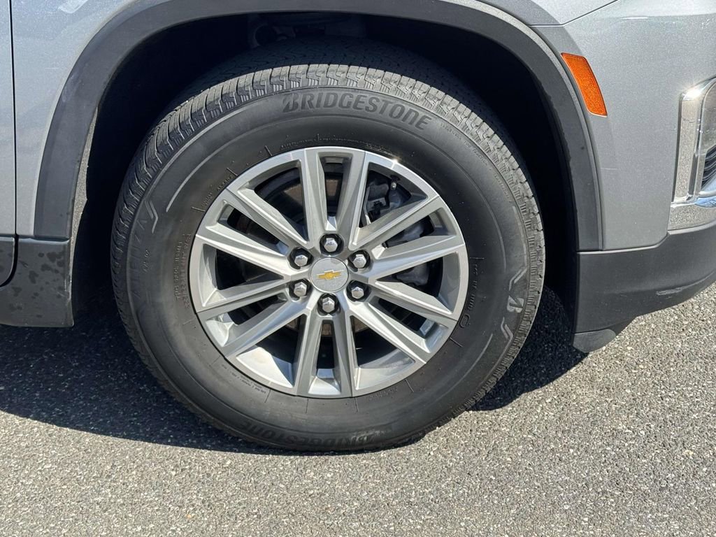 Used 2023 Chevrolet Traverse LT FWD image 6