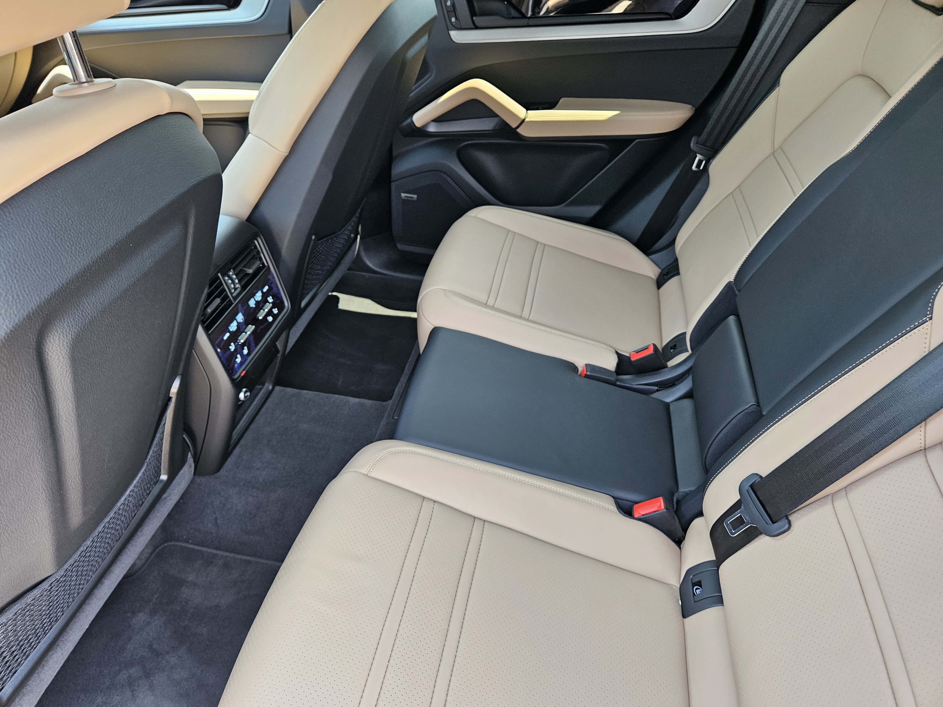 Certified 2025 Porsche Cayenne Coupe image 37