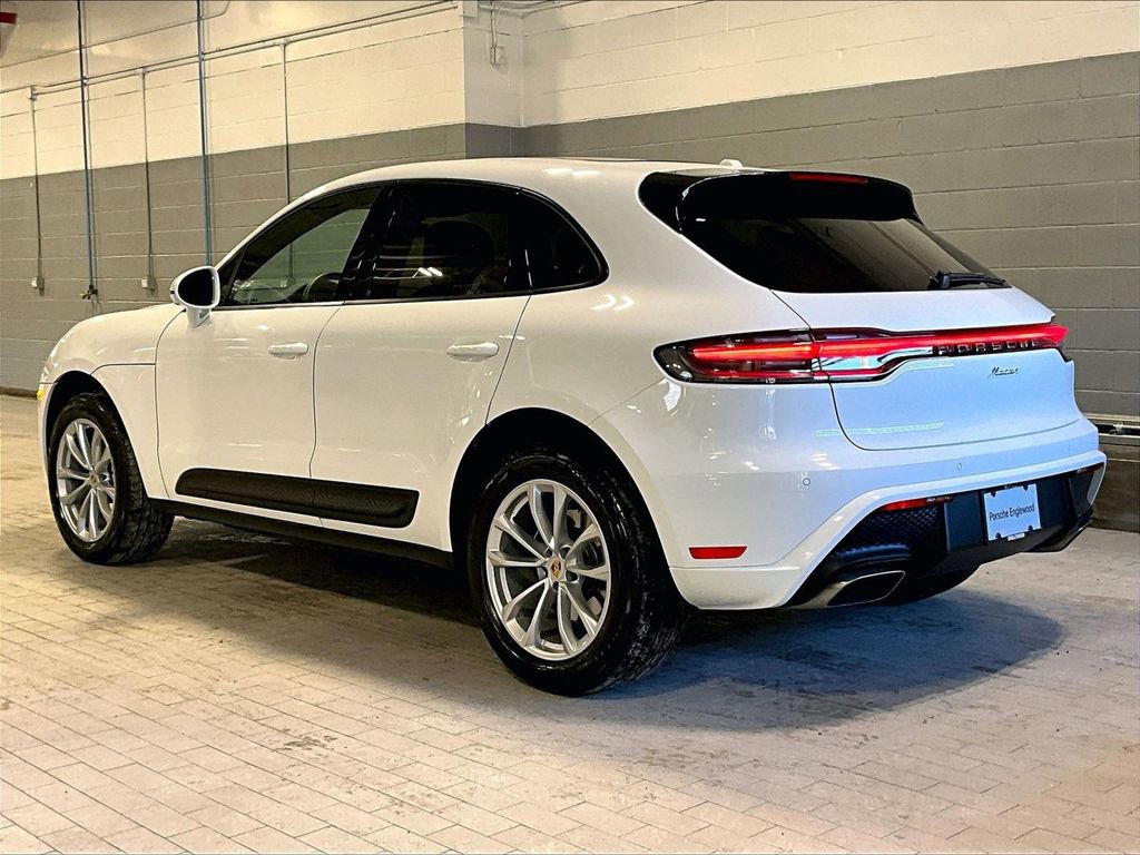 Used 2025 Porsche Macan AWD/4WD image 3