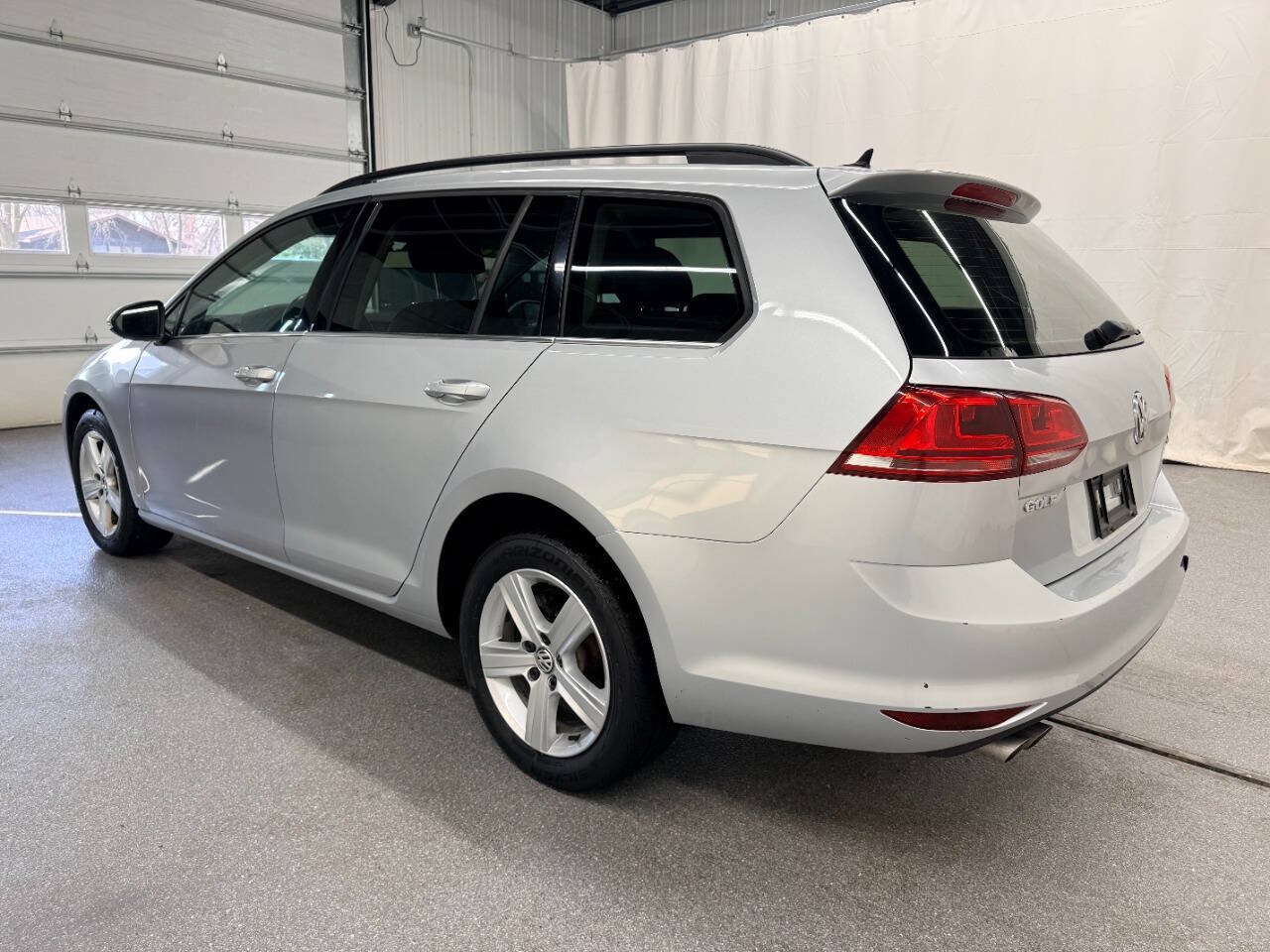 Used 2015 Volkswagen Golf TDI S FWD image 6