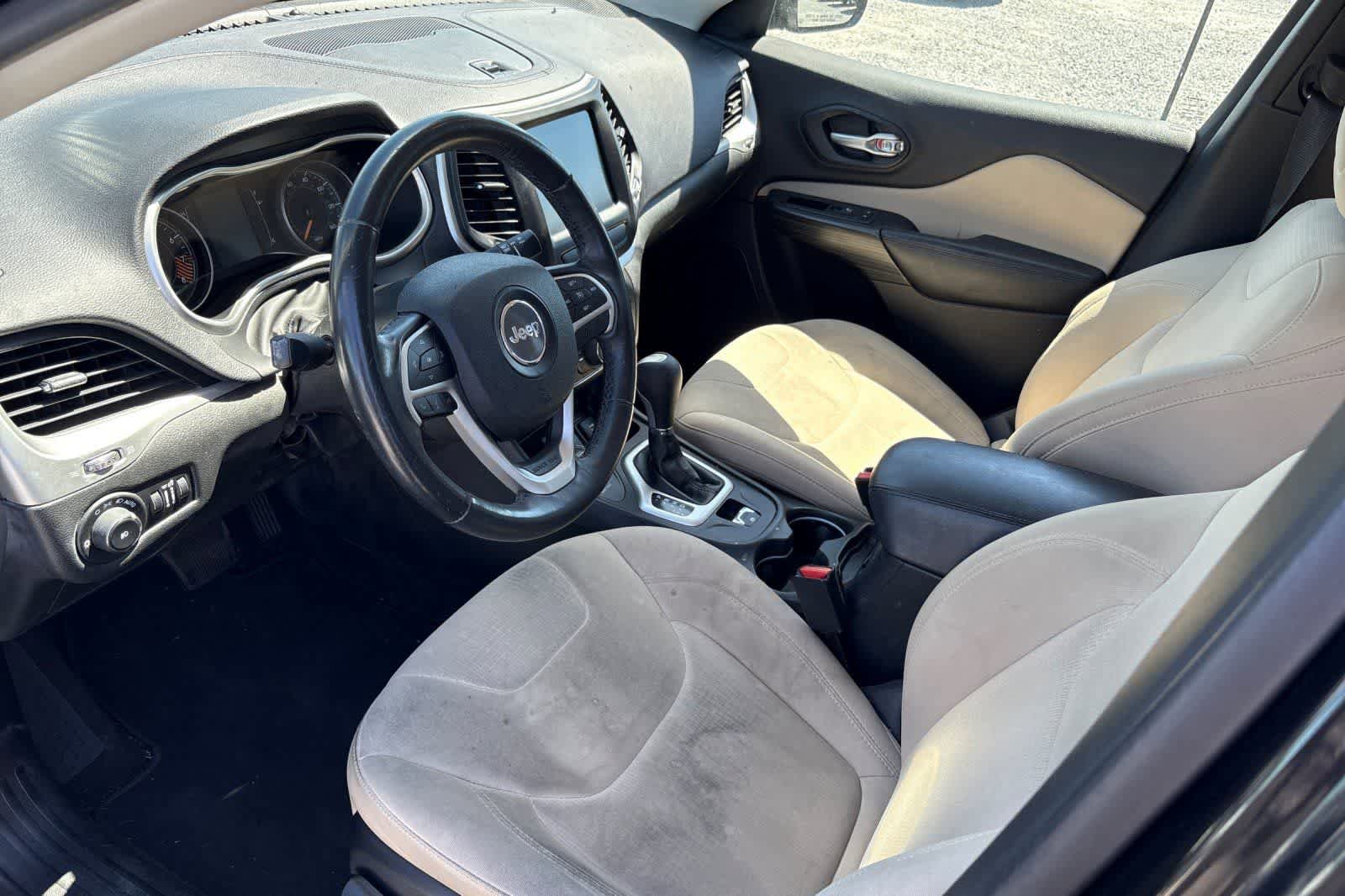 Used 2015 Jeep Cherokee Latitude AWD/4WD image 14