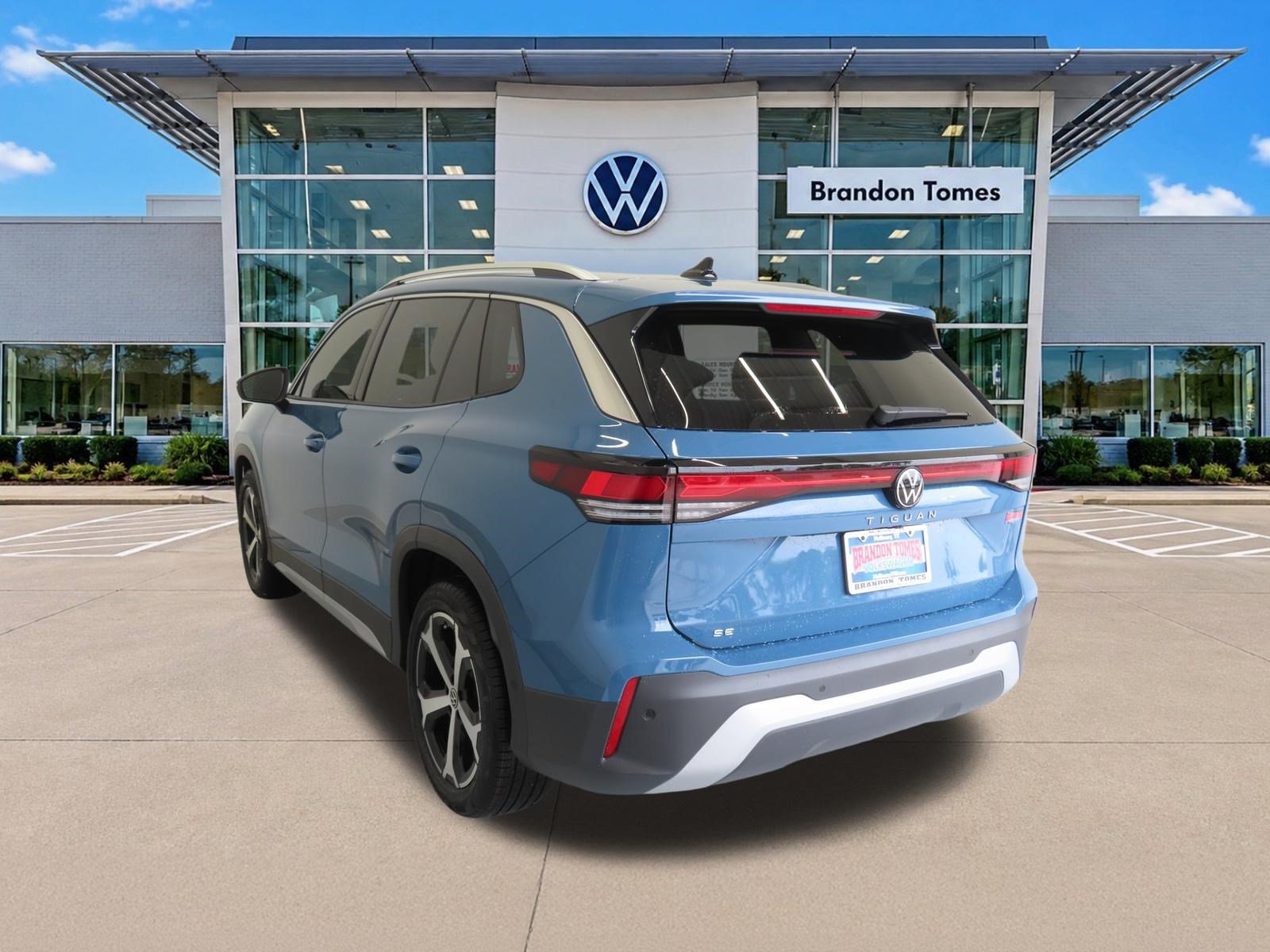 New 2026 Volkswagen Tiguan SE FWD image 6