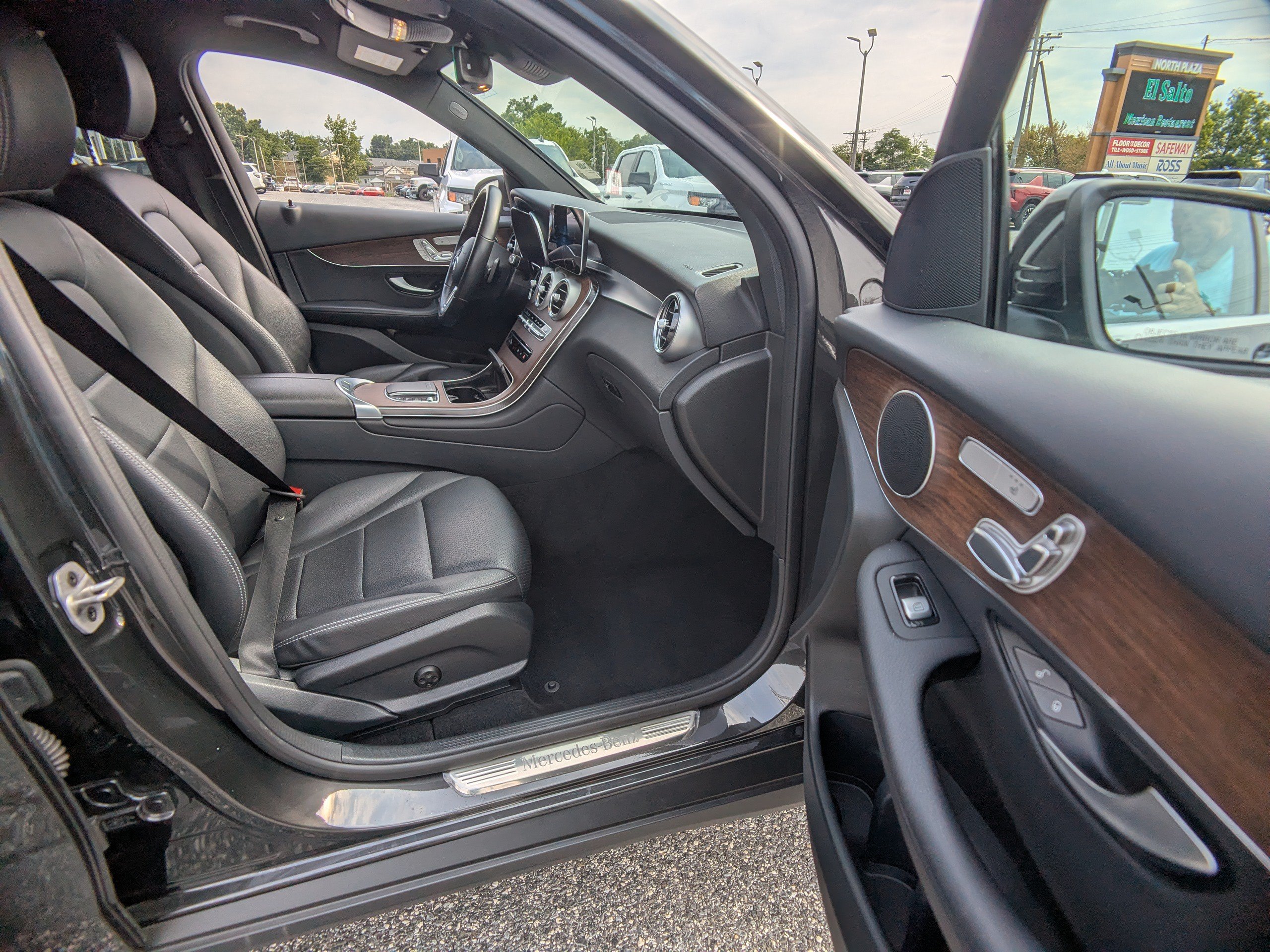 Used 2022 Mercedes-Benz GLC 300 4MATIC image 12