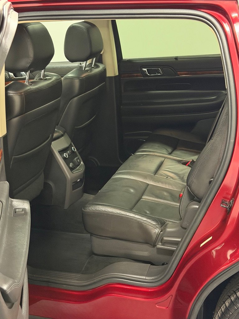 Used 2013 Lincoln MKT AWD image 9