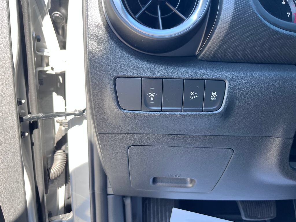 Used 2023 Hyundai Kona SEL AWD/4WD image 12