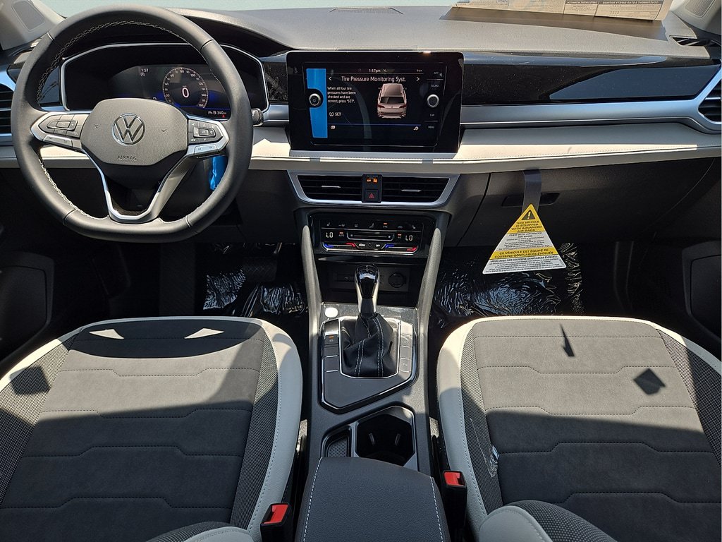 New 2026 Volkswagen Taos SE FWD image 12