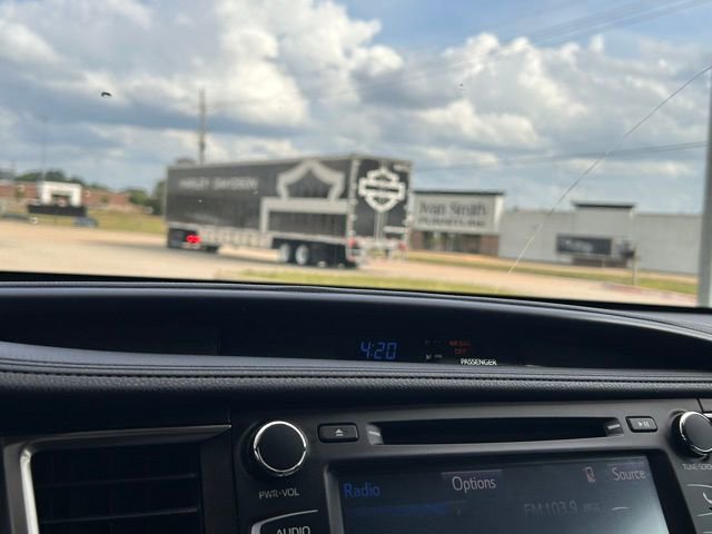 Used 2019 Toyota Highlander XLE FWD image 22