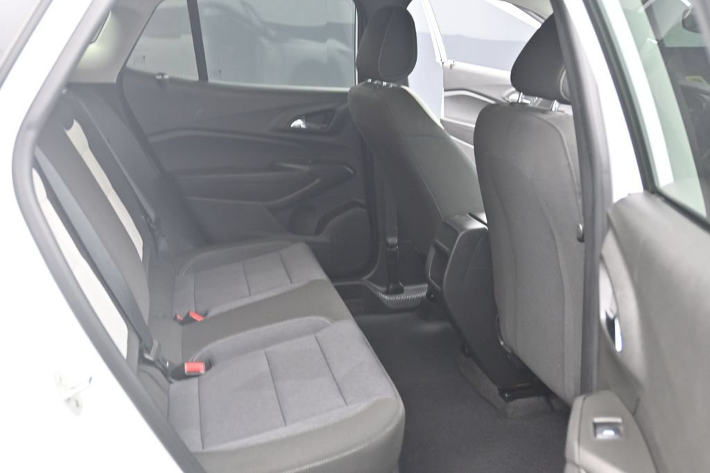 Certified 2025 Chevrolet Trax LS w/ LS Convenience Package FWD image 12