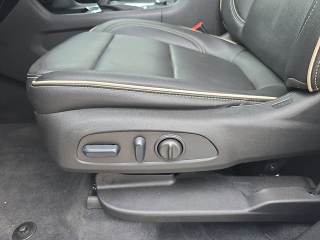 Used 2023 Chevrolet Traverse Premier image 30