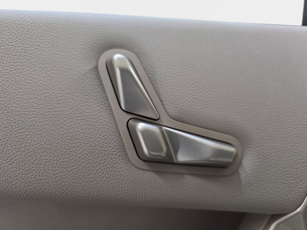 Used 2024 BMW iX xDrive50 image 28
