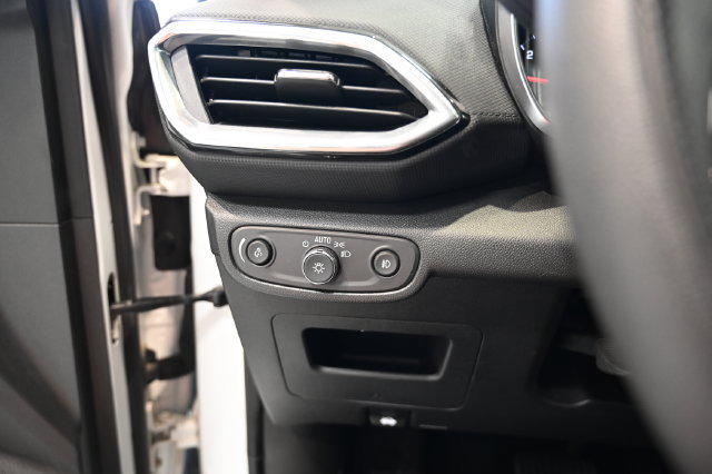 Used 2023 Chevrolet TrailBlazer LT FWD image 25