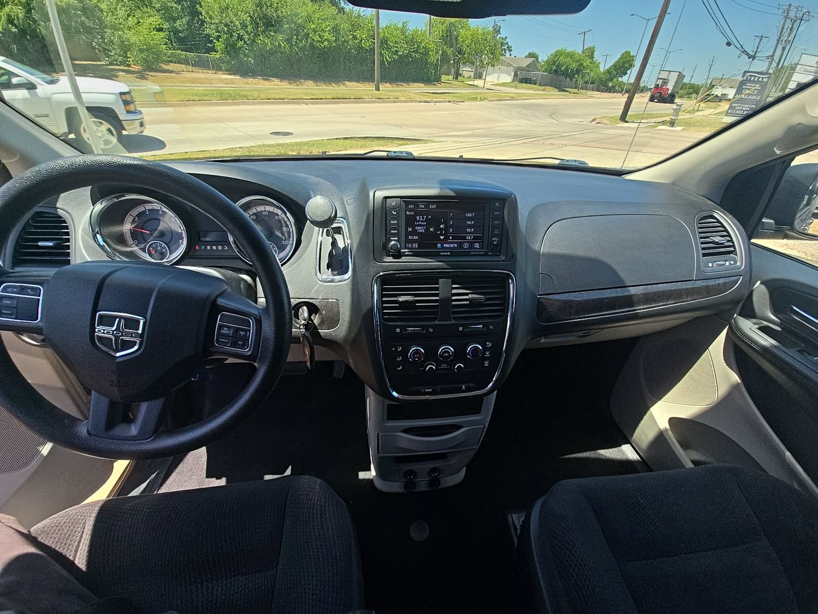 Used 2018 Dodge Grand Caravan SE w/ UConnect Hands-Free Group FWD image 11