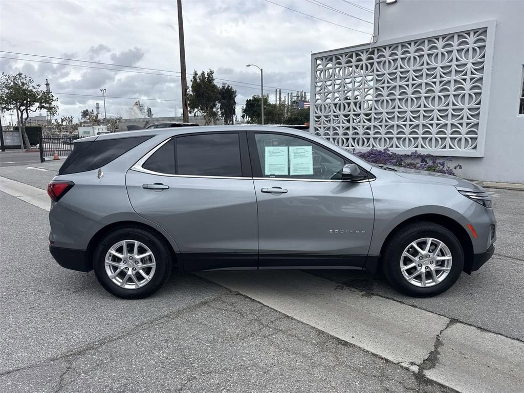 Used 2023 Chevrolet Equinox LT image 2