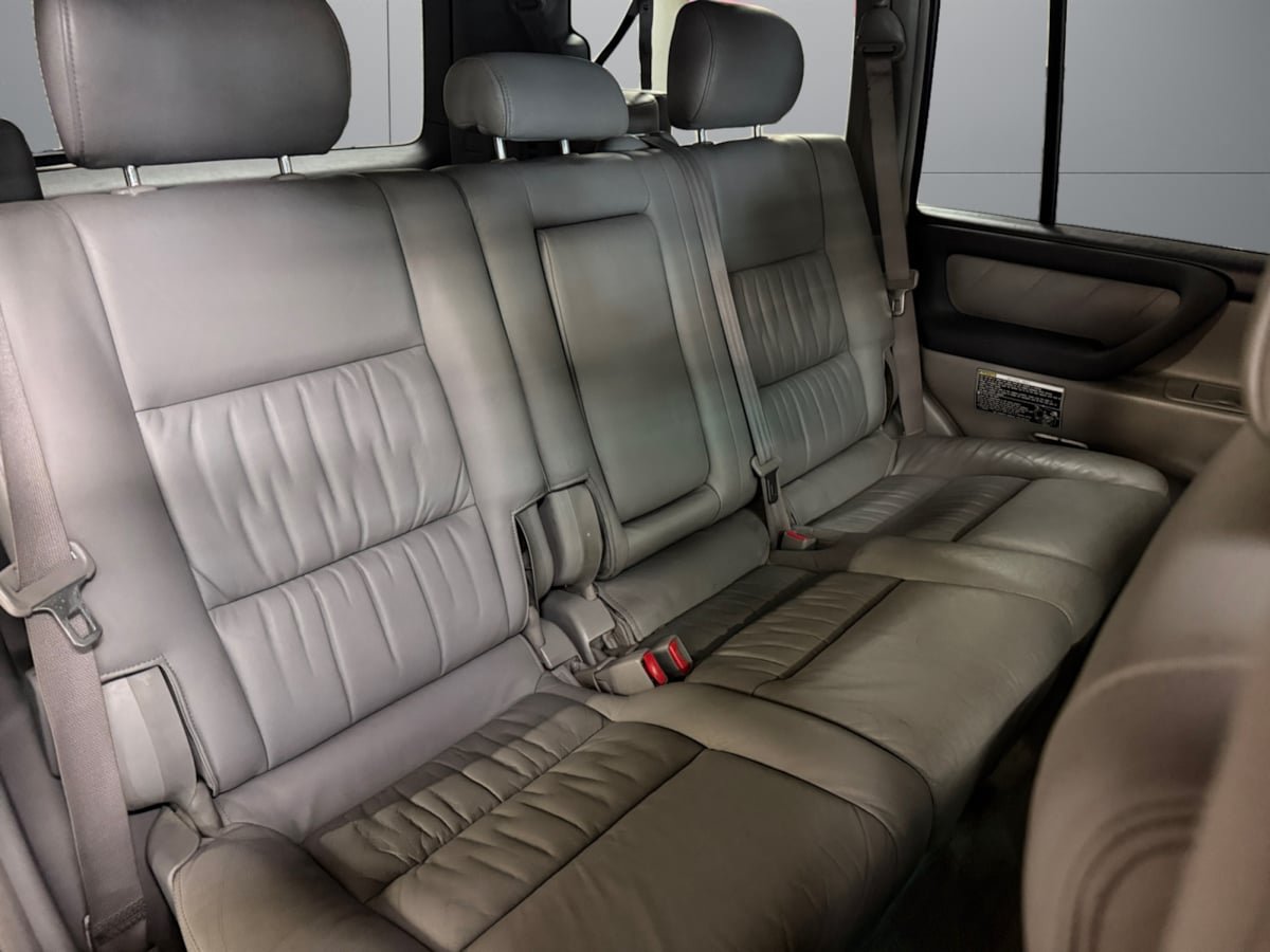 Used 2004 Toyota Land Cruiser AWD/4WD image 18